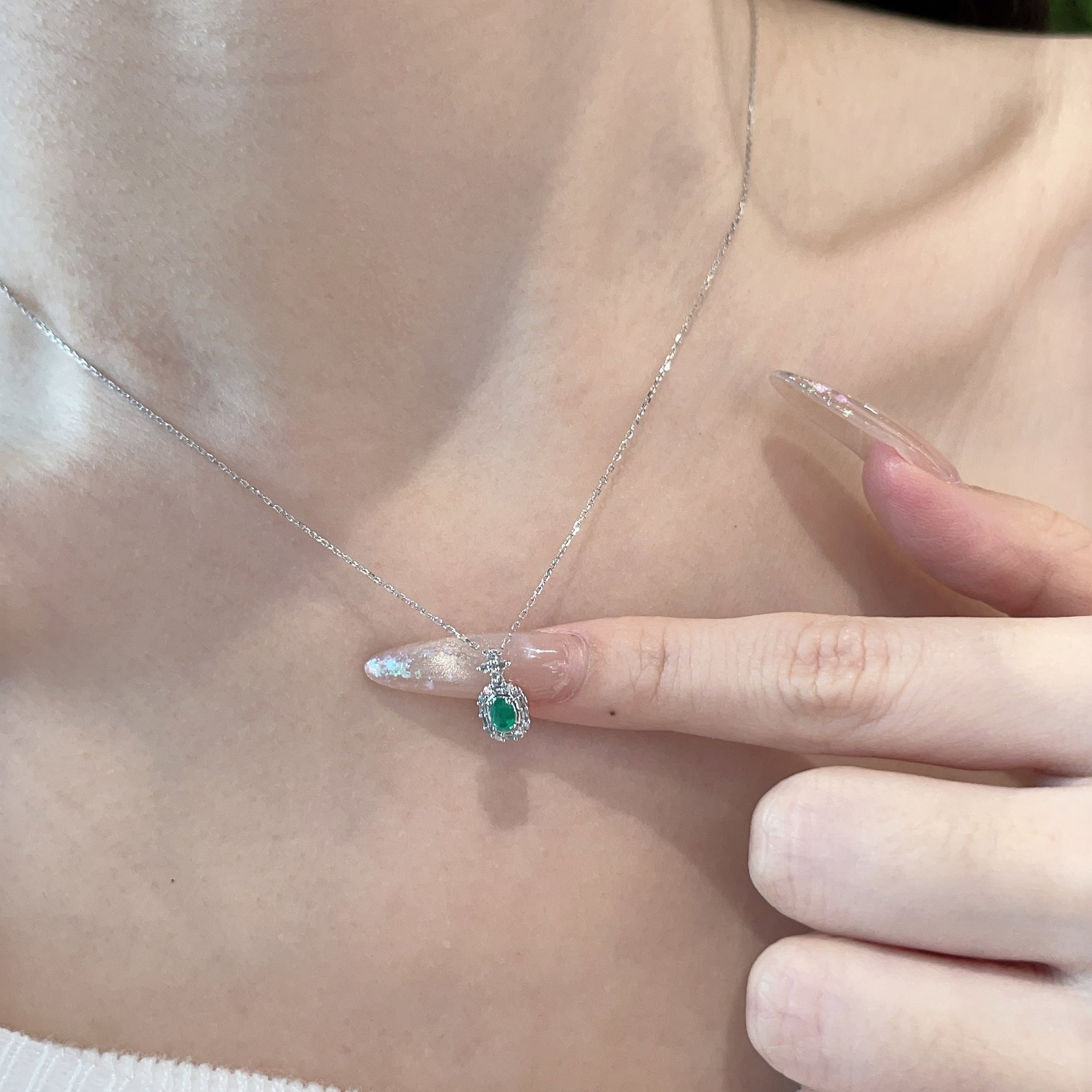 14k Gold 0.2 Ct Vivid Green Natural Emerald & Diamond Necklace - 2