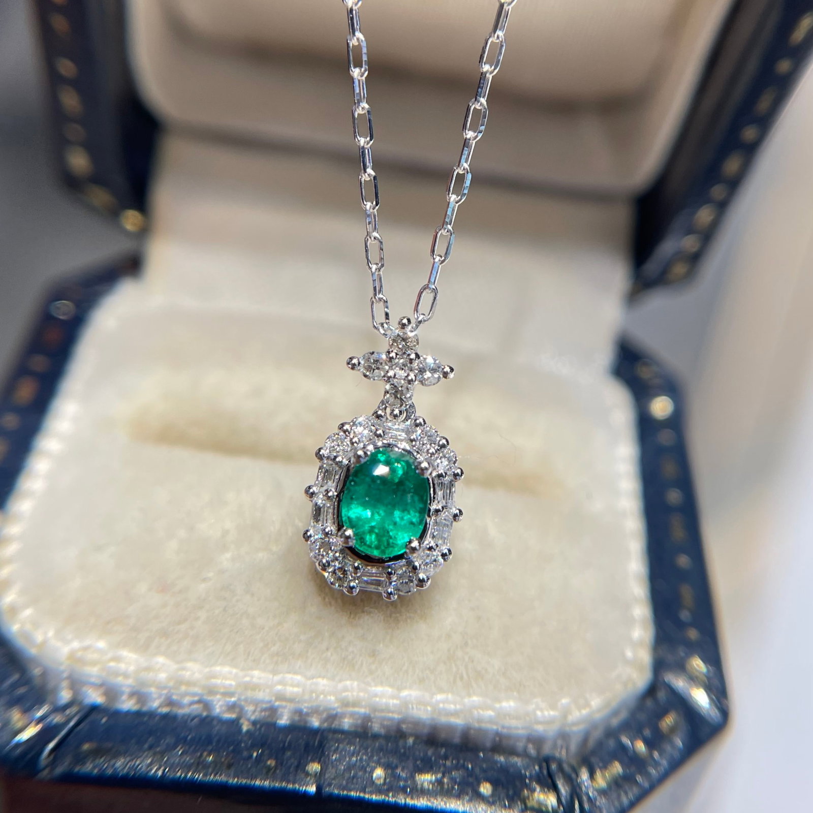 14k Gold 0.2 Ct Vivid Green Natural Emerald & Diamond Necklace - 3