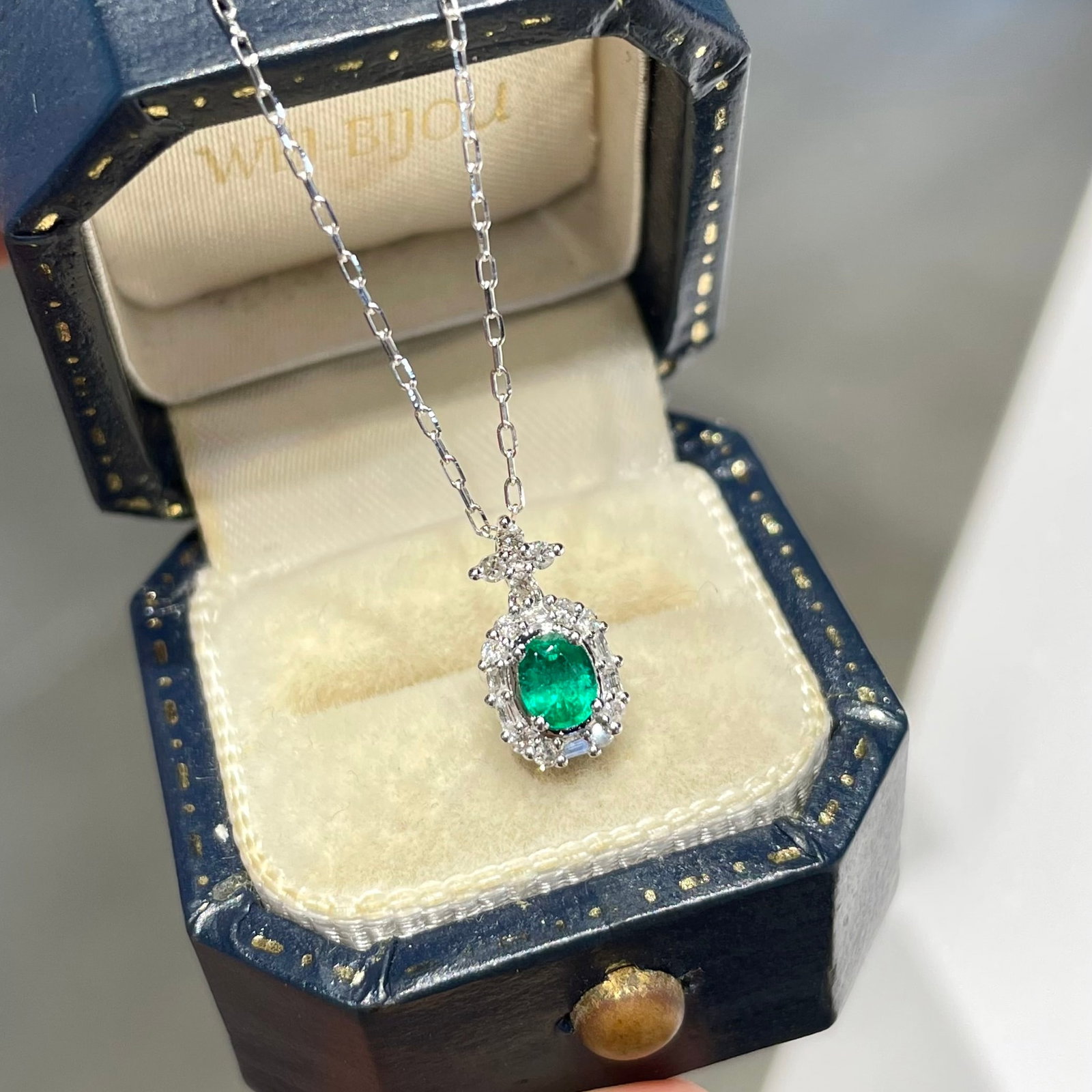 14k Gold 0.2 Ct Vivid Green Natural Emerald & Diamond Necklace - 4