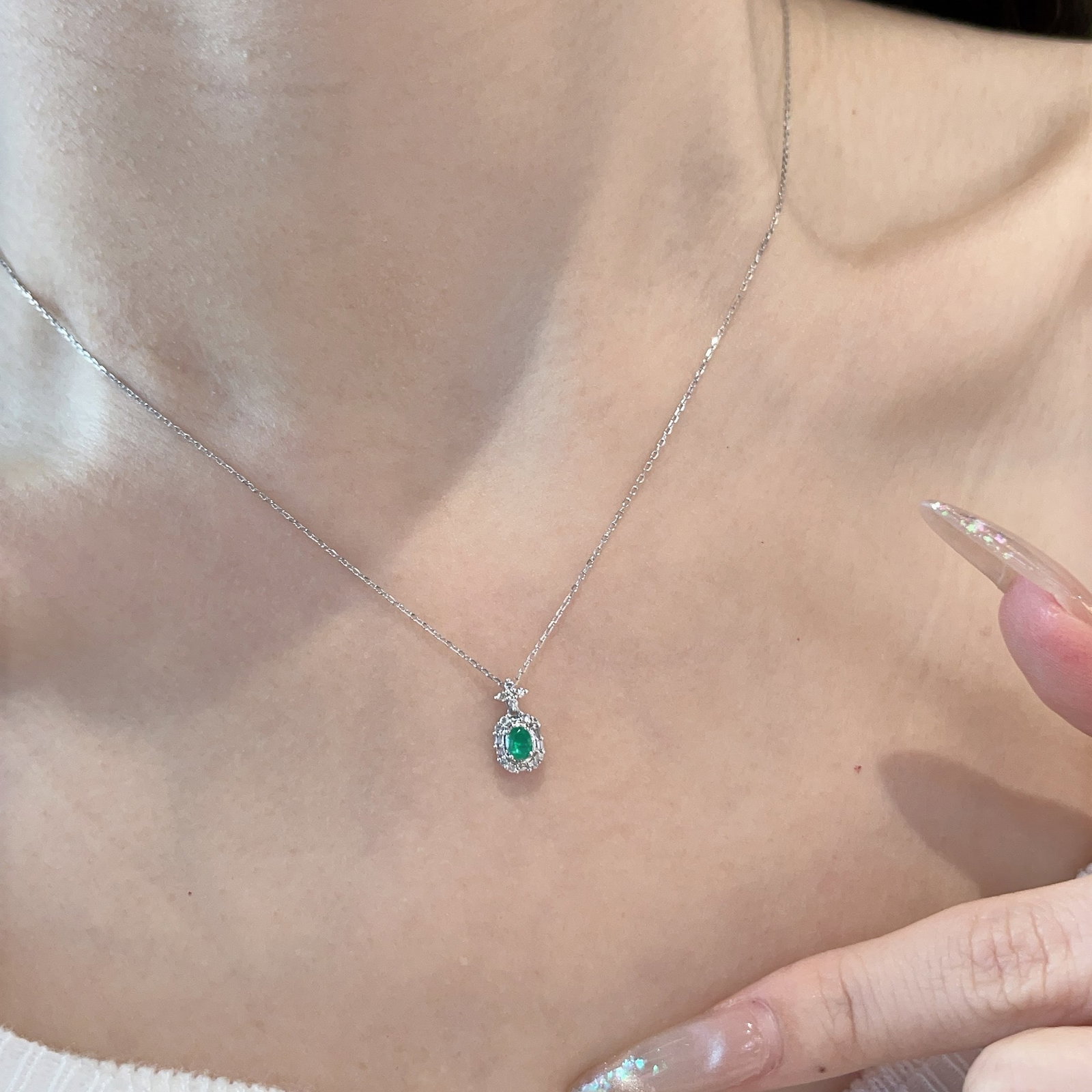 14k Gold 0.2 Ct Vivid Green Natural Emerald & Diamond Necklace - 5