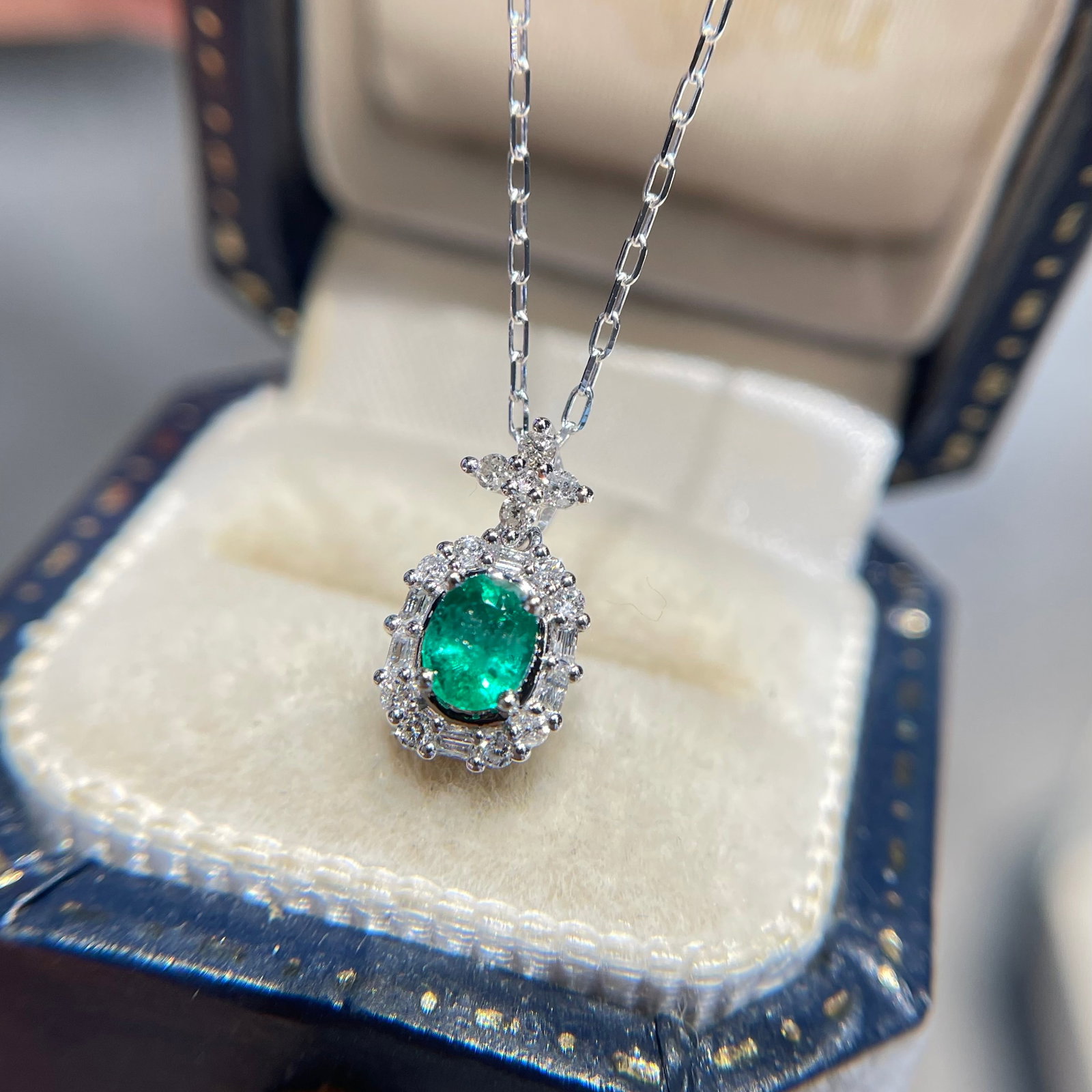 14k Gold 0.2 Ct Vivid Green Natural Emerald & Diamond Necklace - 6