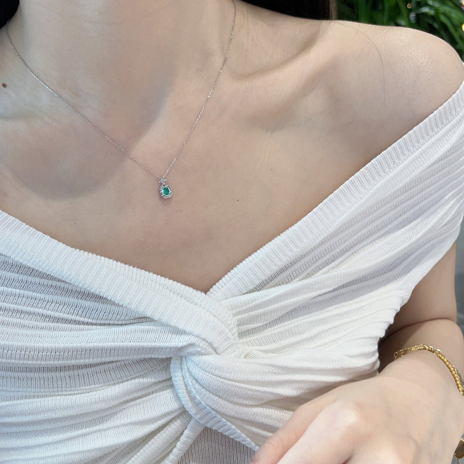 14k Gold 0.2 Ct Vivid Green Natural Emerald & Diamond Necklace - 7