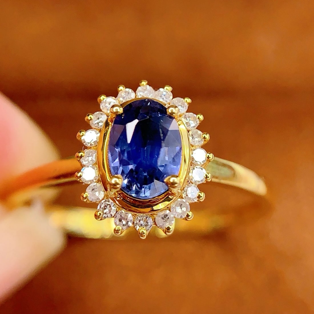 14k Gold 0.8 Ct Natural Sapphire & Diamond Ring: Ref:231096213 // gold content:14k gold // ring size:7. 25us // // main gemstone:sapphire // shape:oval // carat weight:0. 8ct // color:blue // treatment:natural // // adjacent gemstone 2 : diamond //