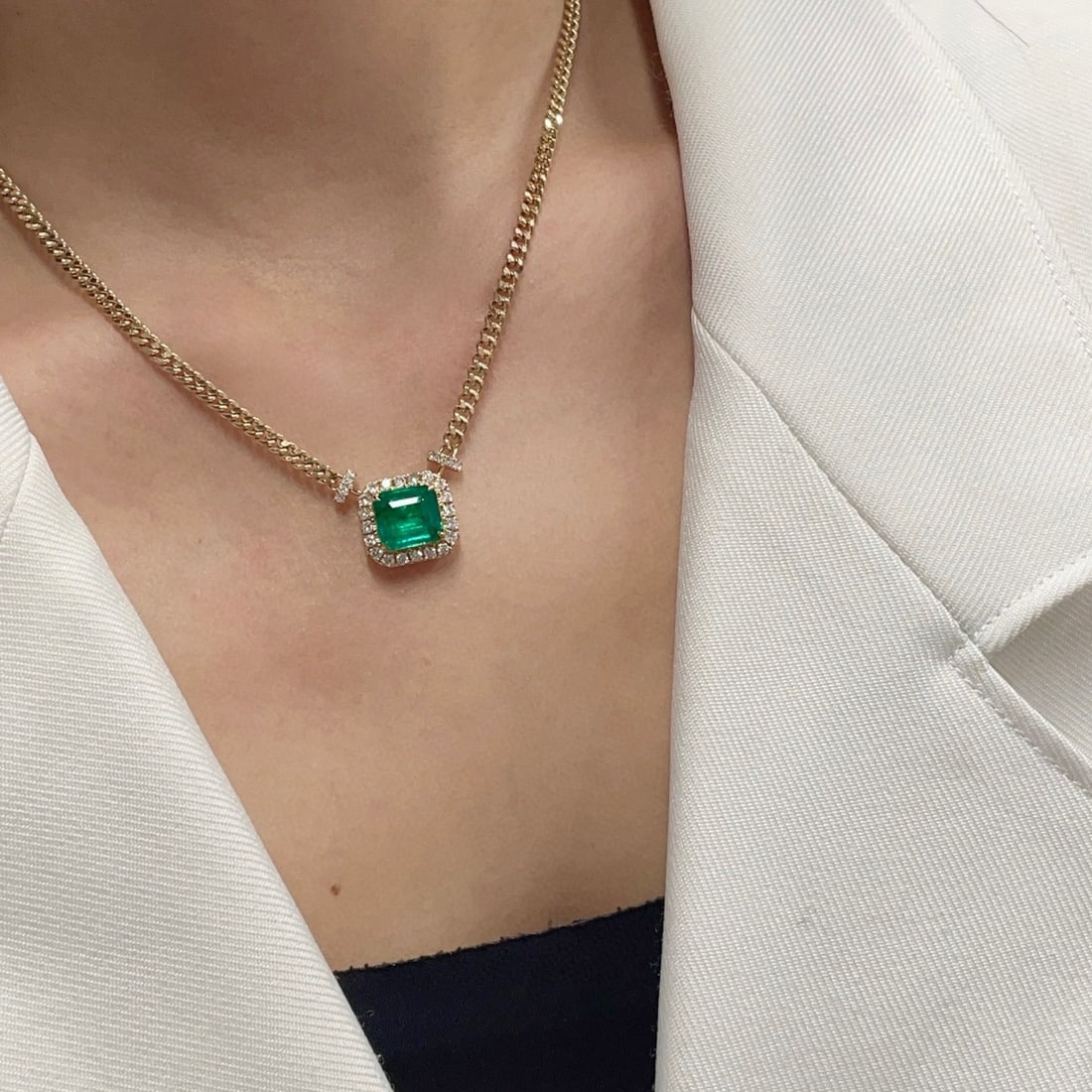 14k Gold 3.2 Ct Vivid Green Natural Emerald & Diamond Necklace - 5