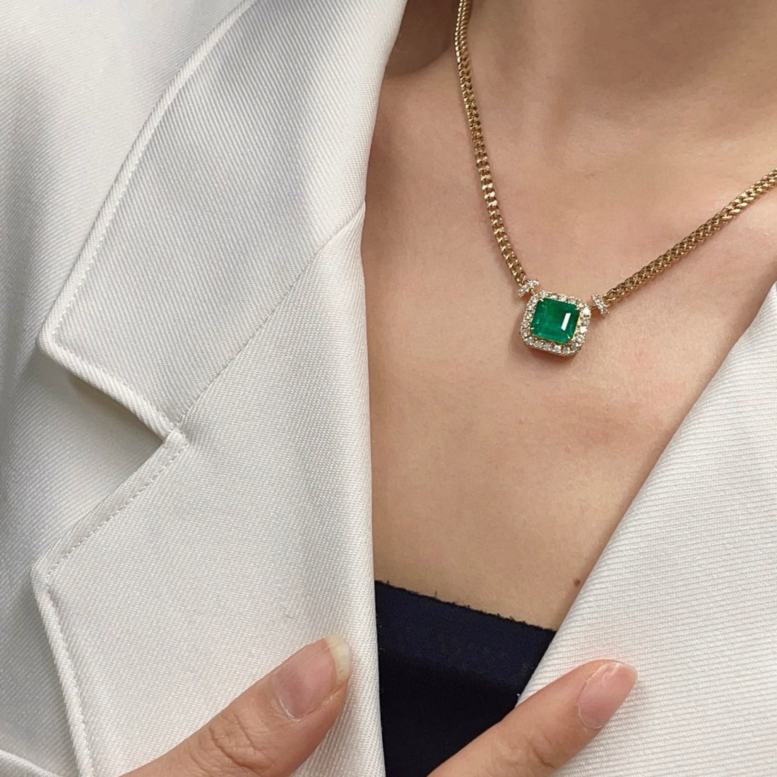 14k Gold 3.2 Ct Vivid Green Natural Emerald & Diamond Necklace - 6
