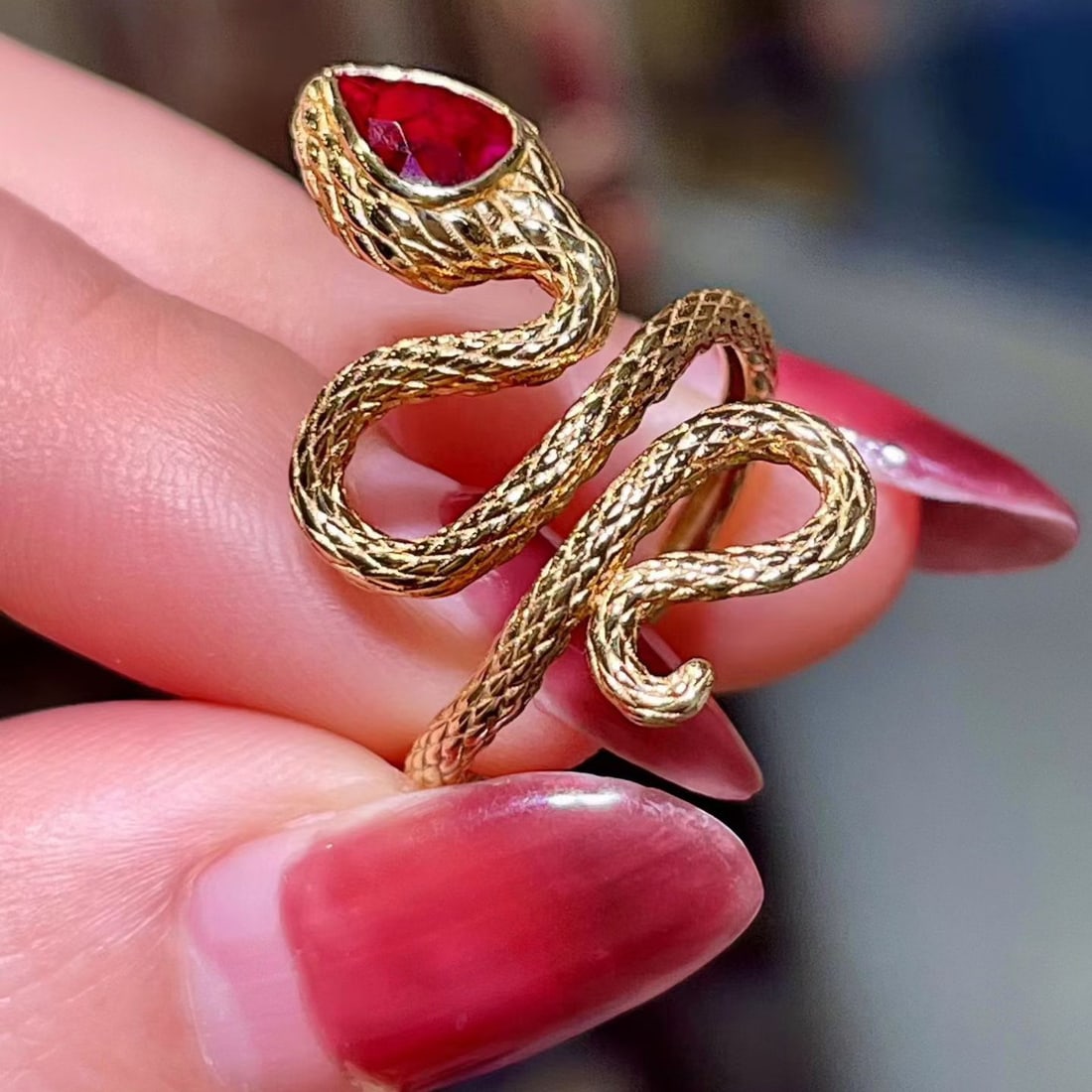 14k Gold 0.7 Ct Natural Ruby Ring - 4