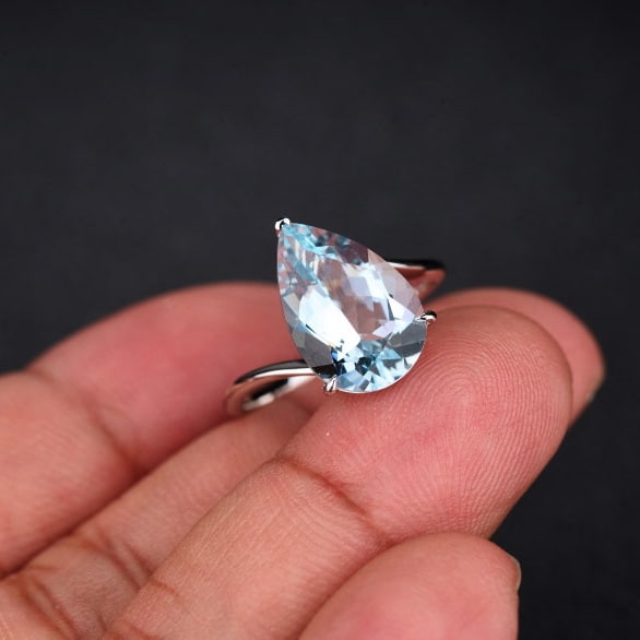 14k Gold 4.1 Ct Natural Aquamarine Ring - 7