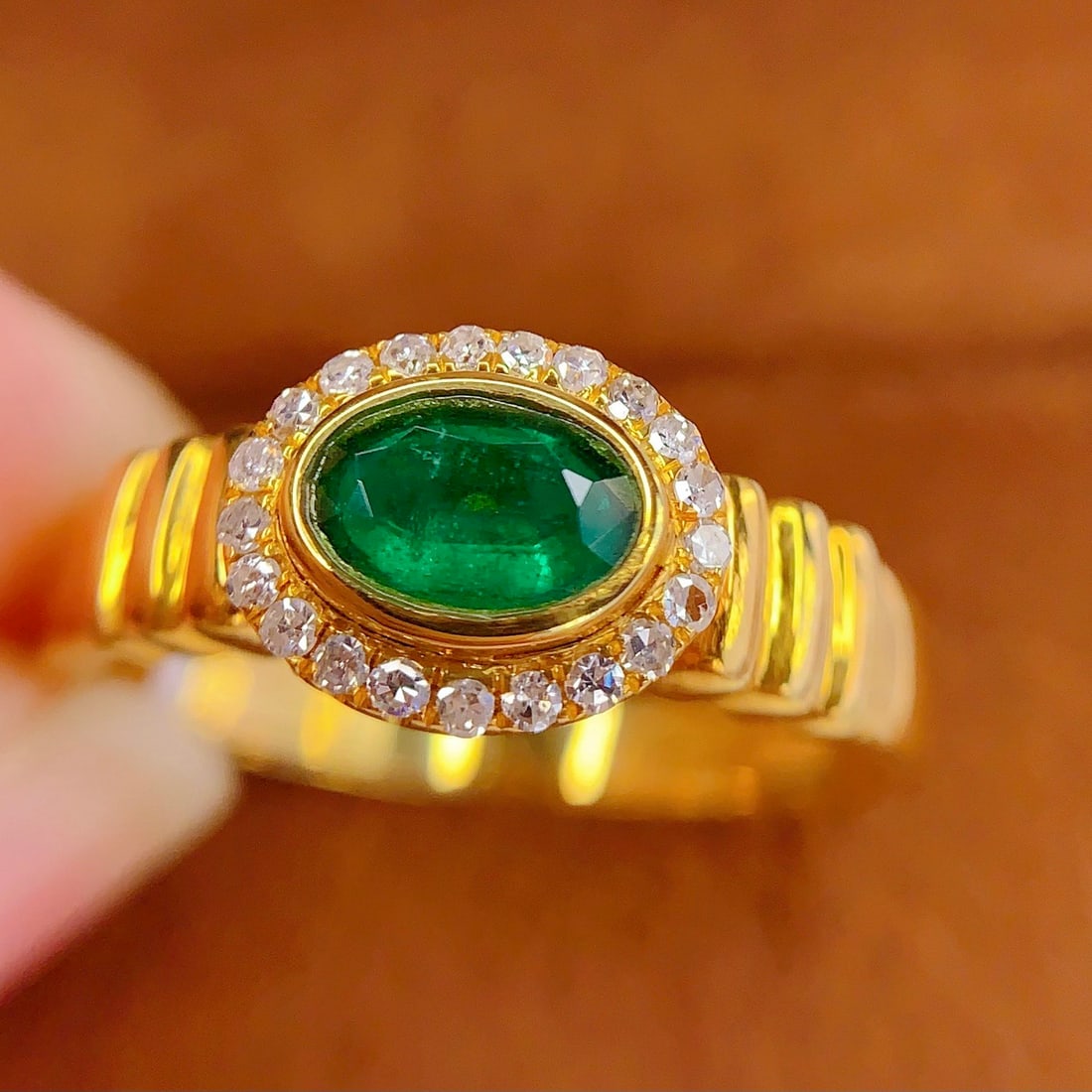 14k Gold 1 Ct Vivid Green Natural Emerald & Diamond Ring - 2