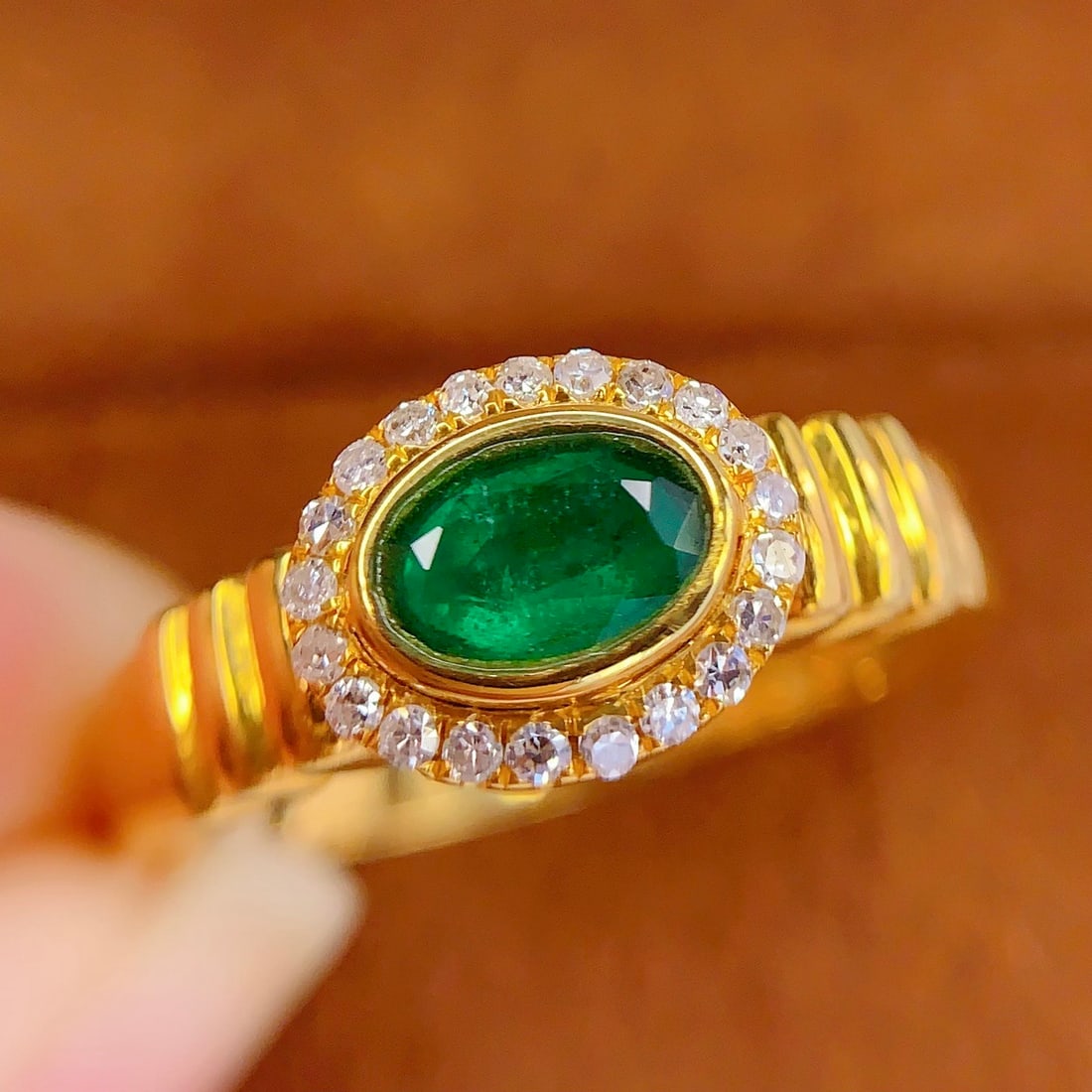 14k Gold 1 Ct Vivid Green Natural Emerald & Diamond Ring - 3
