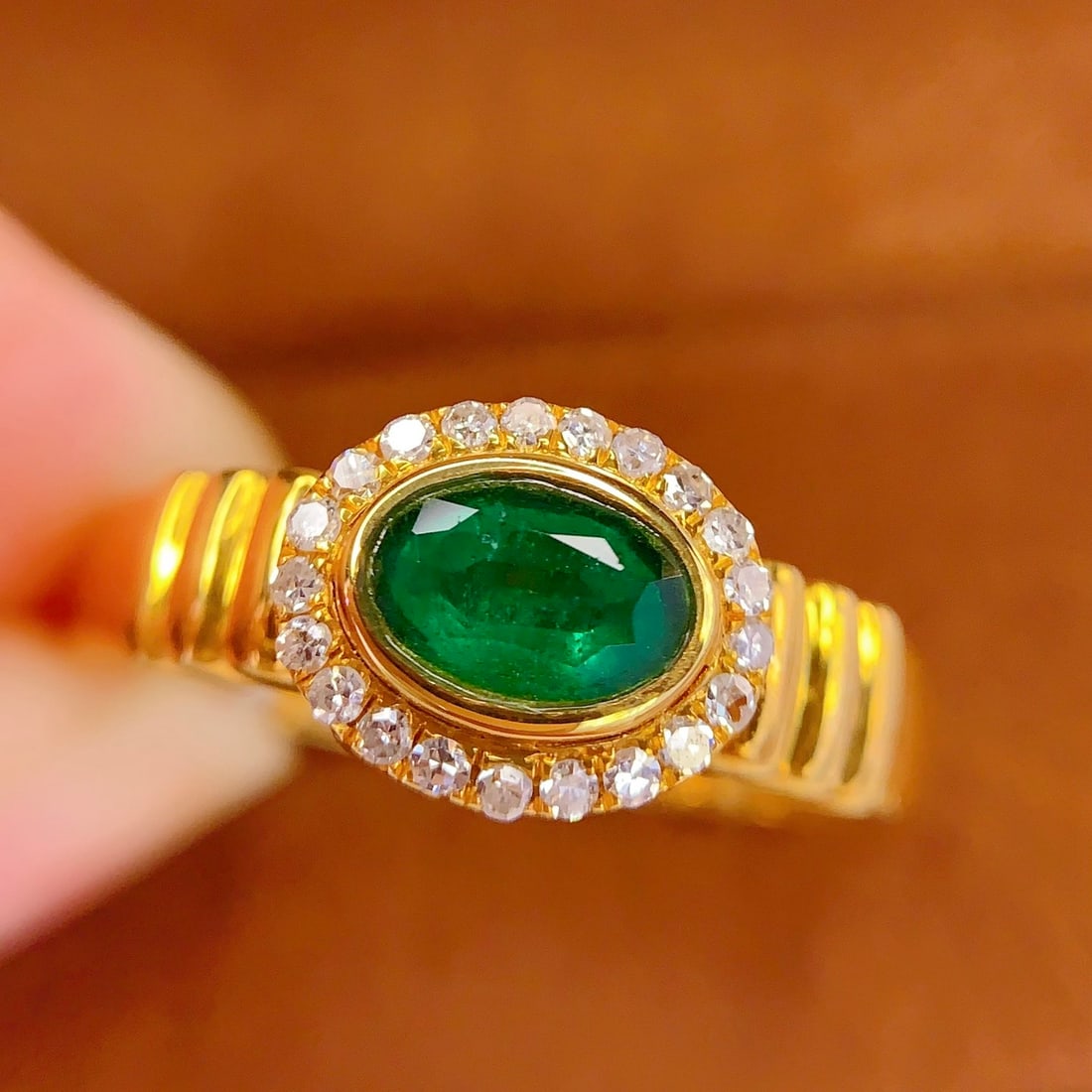 14k Gold 1 Ct Vivid Green Natural Emerald & Diamond Ring - 4