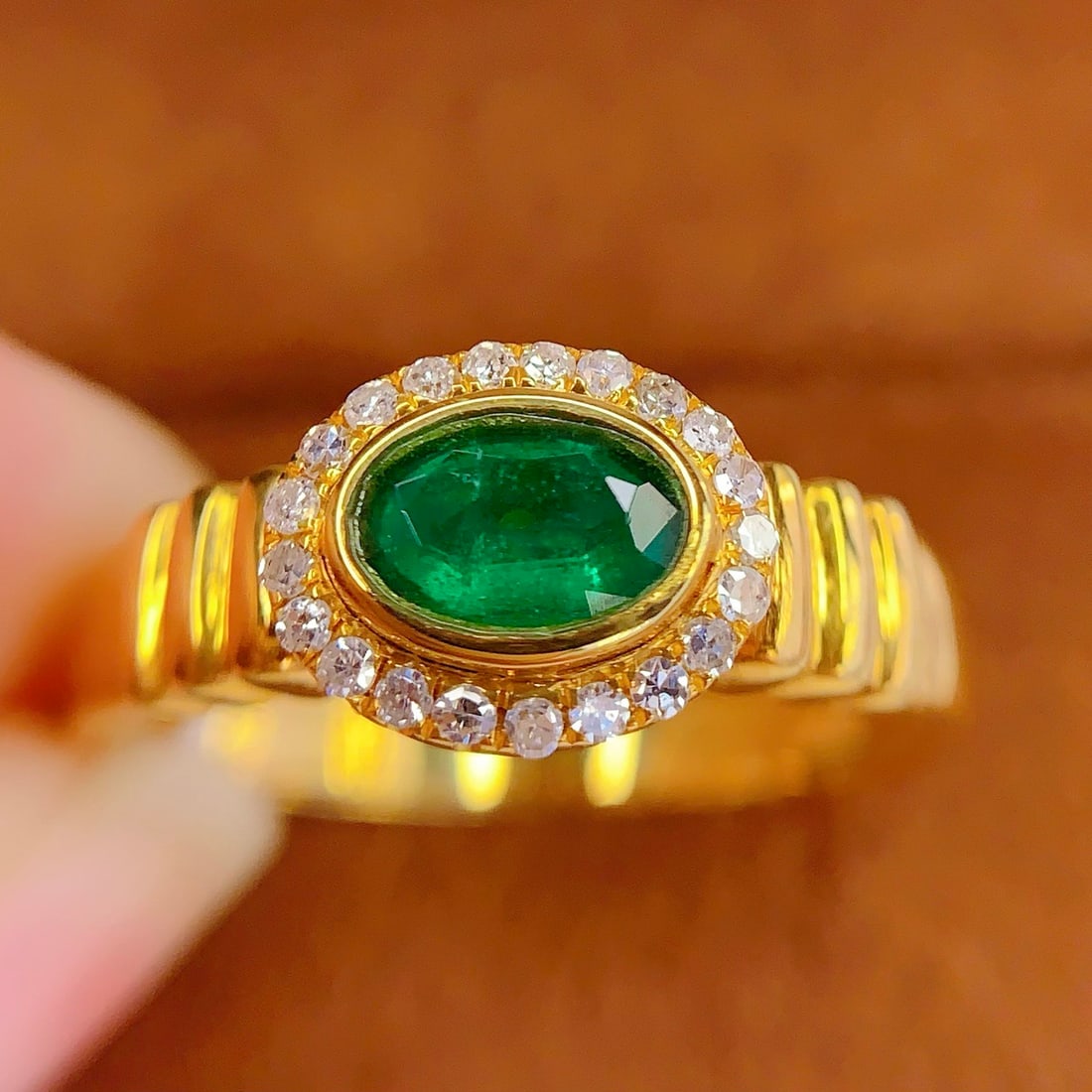 14k Gold 1 Ct Vivid Green Natural Emerald & Diamond Ring - 5