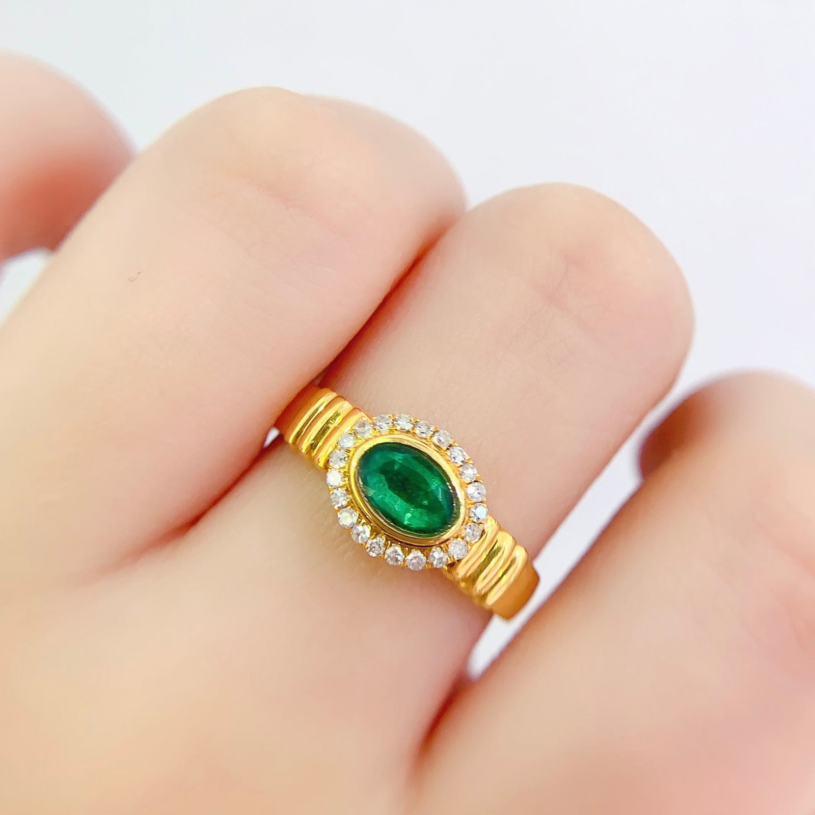 14k Gold 1 Ct Vivid Green Natural Emerald & Diamond Ring - 6