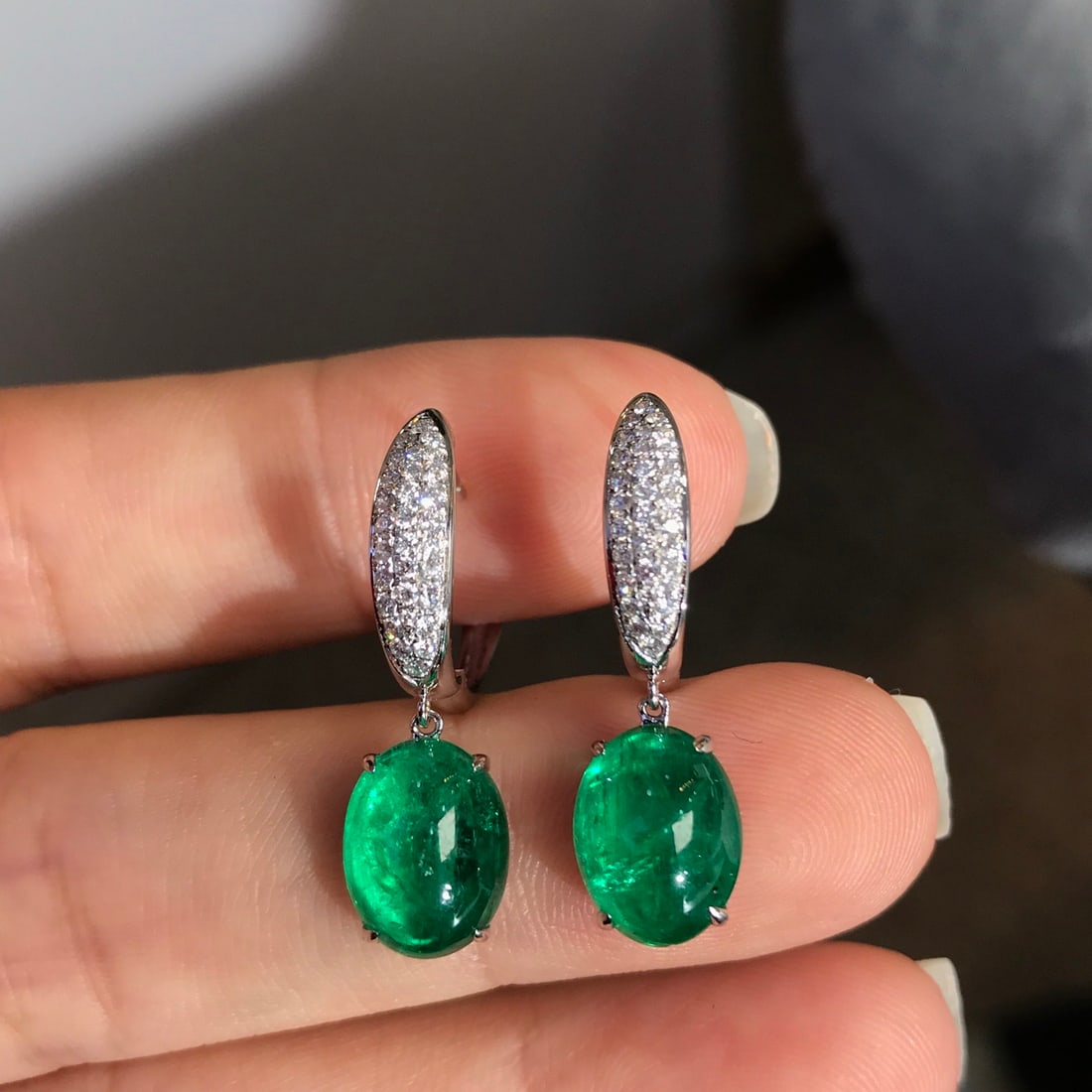 14k Gold 6.18 Ctw Vivid Green Natural Emerald & Diamond Earrings: Ref:231096343 // gold content:14k gold // main gemstone:emerald // shape:oval // carat weight:5. 83ct // color:vivid green // treatment:natural // // adjacent gemstone 2 : diamond // shape:round // ca