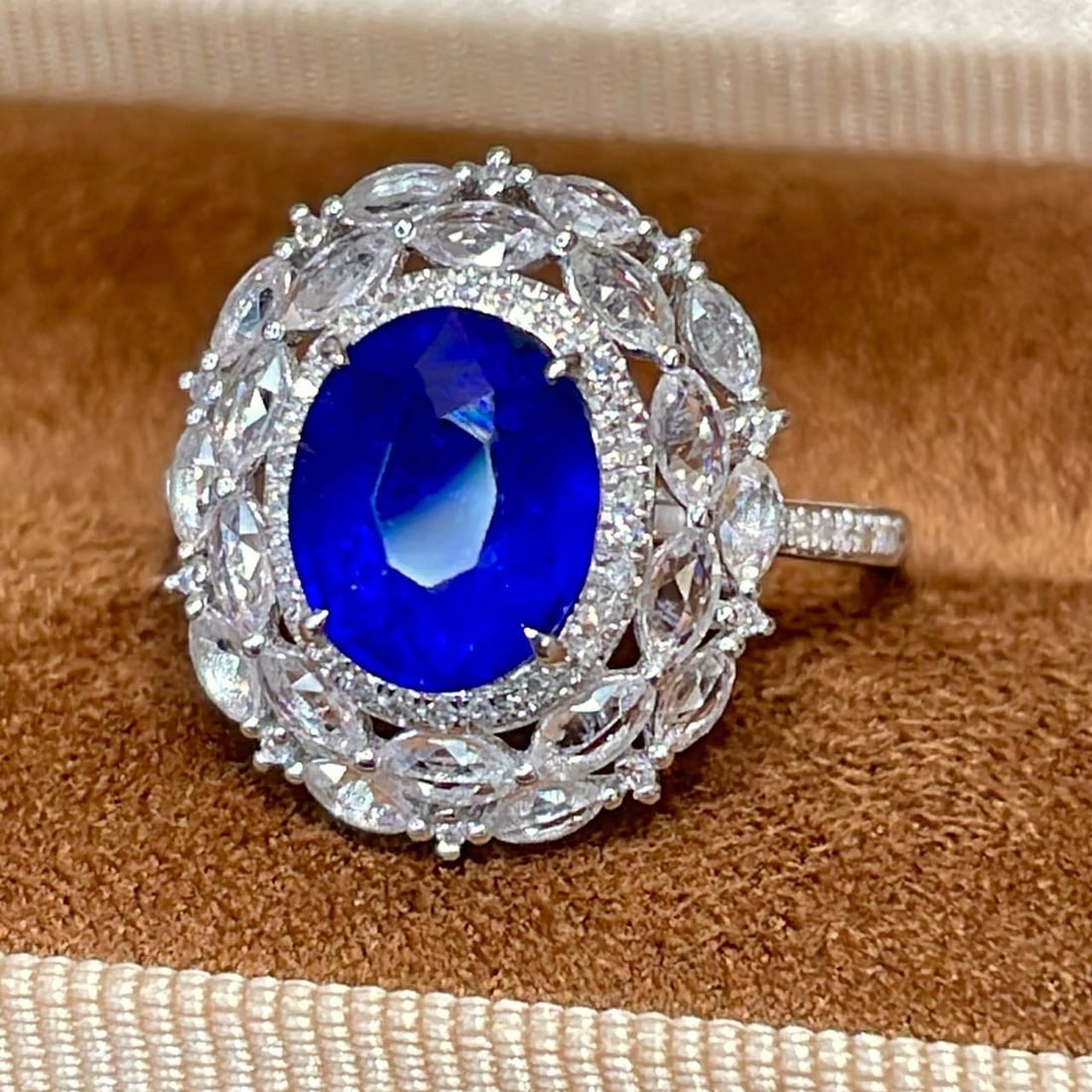14k Gold 2.9 Ct Natural Sapphire & Diamond & Sapphire Ring - 4