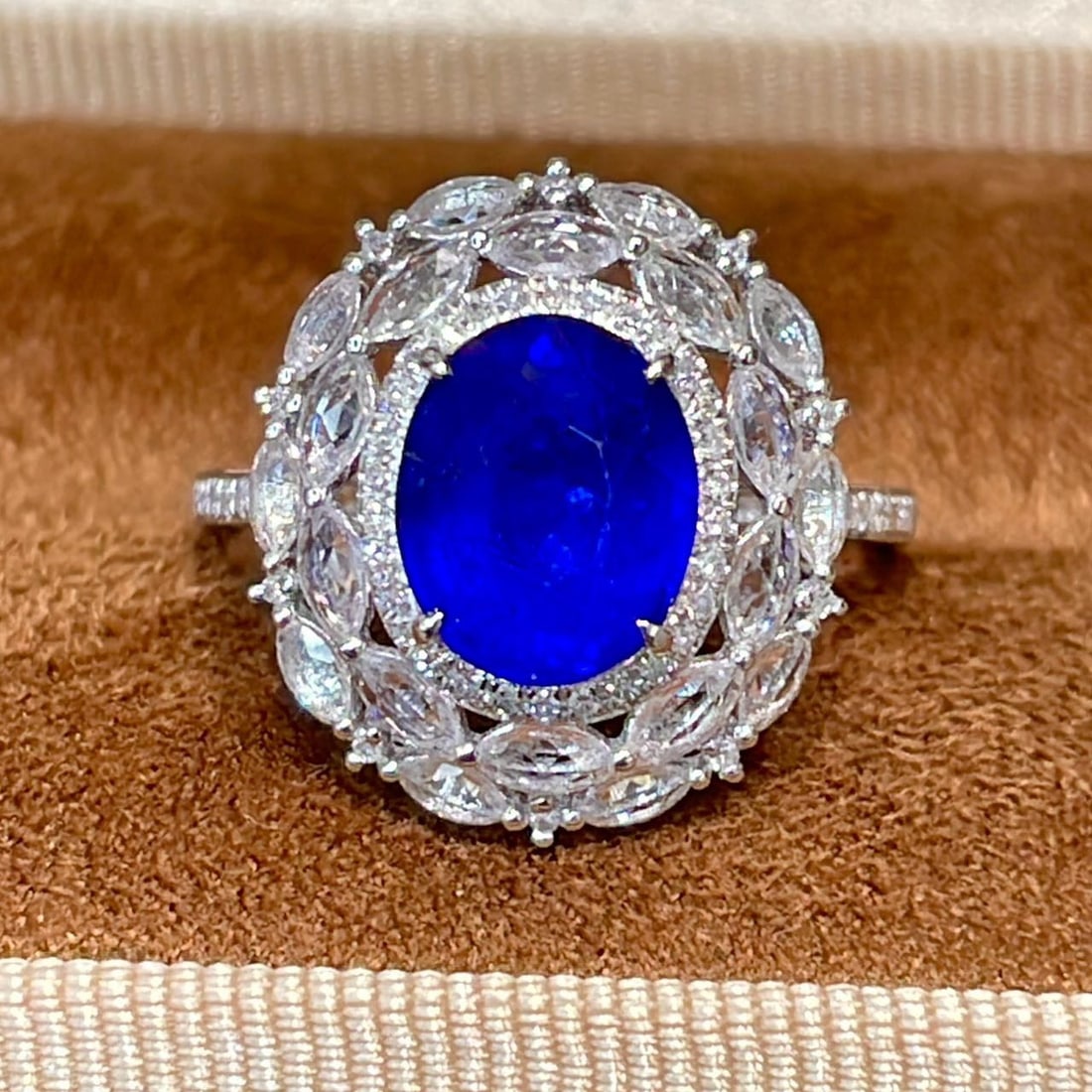 14k Gold 2.9 Ct Natural Sapphire & Diamond & Sapphire Ring - 5