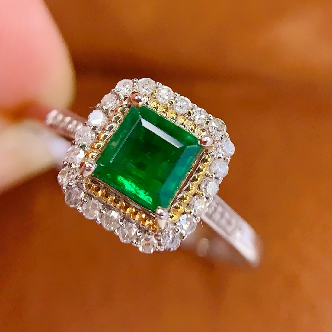 14k Gold 1.2 Ct Vivid Green Natural Emerald & Diamond Ring - 2