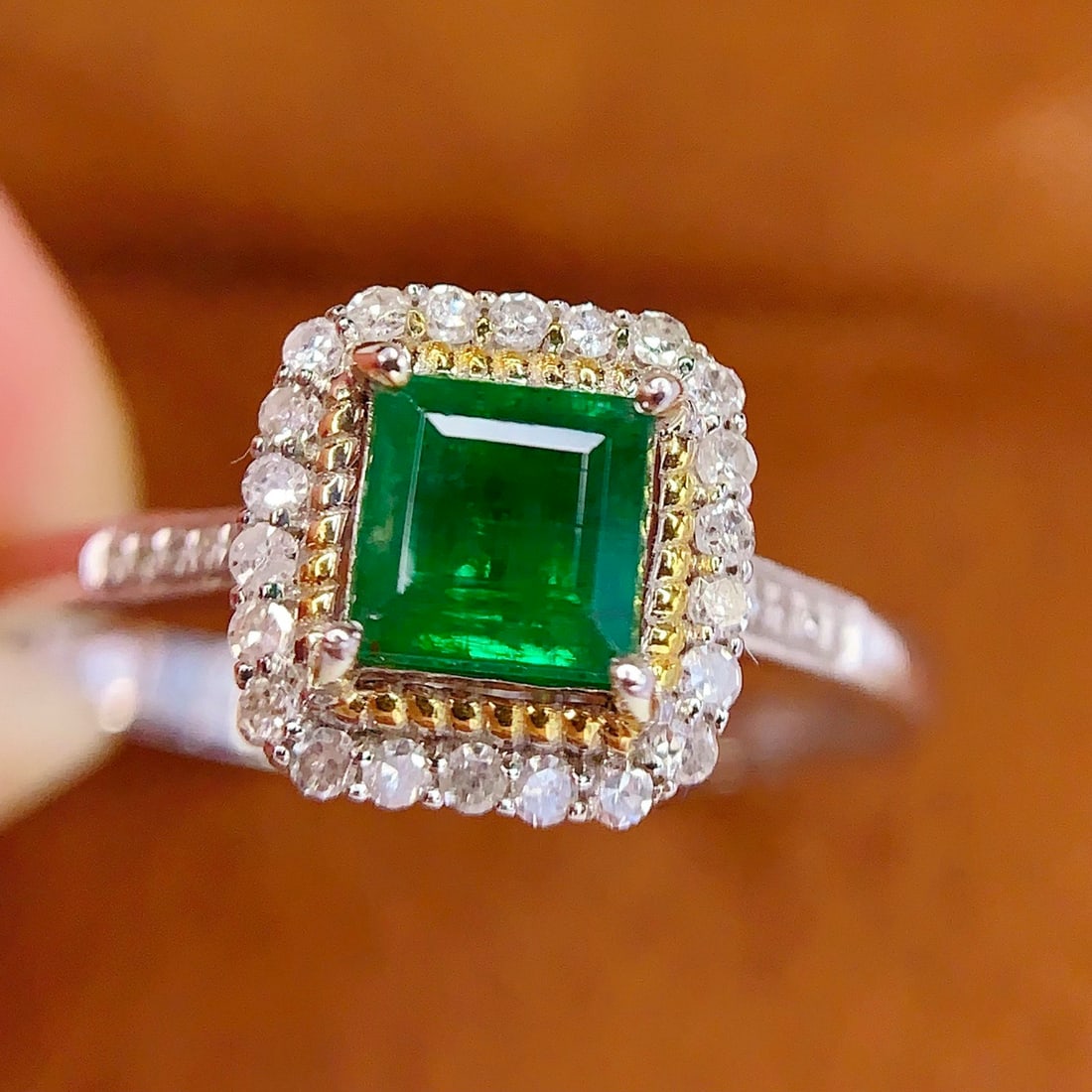 14k Gold 1.2 Ct Vivid Green Natural Emerald & Diamond Ring - 3