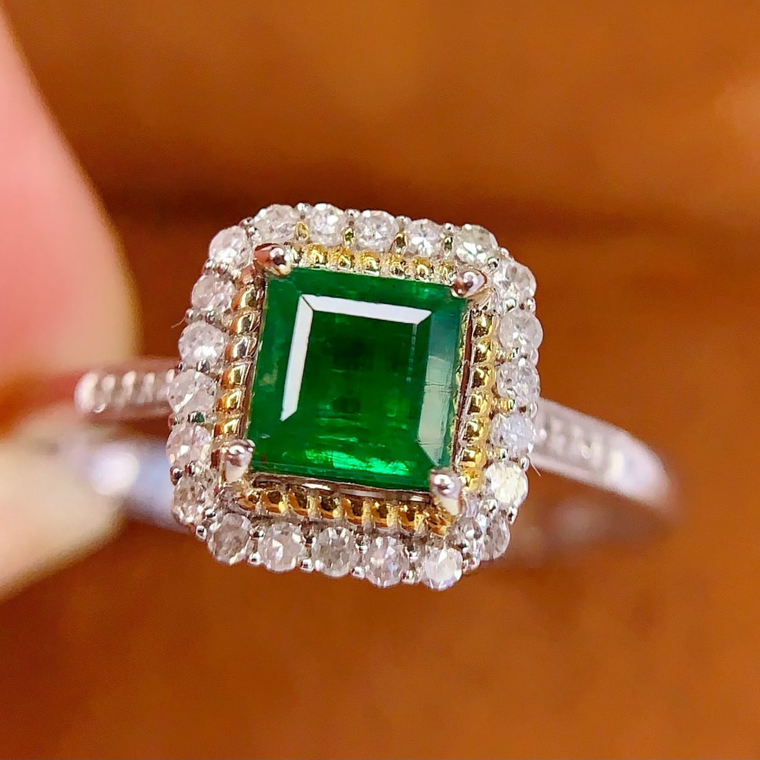 14k Gold 1.2 Ct Vivid Green Natural Emerald & Diamond Ring - 4