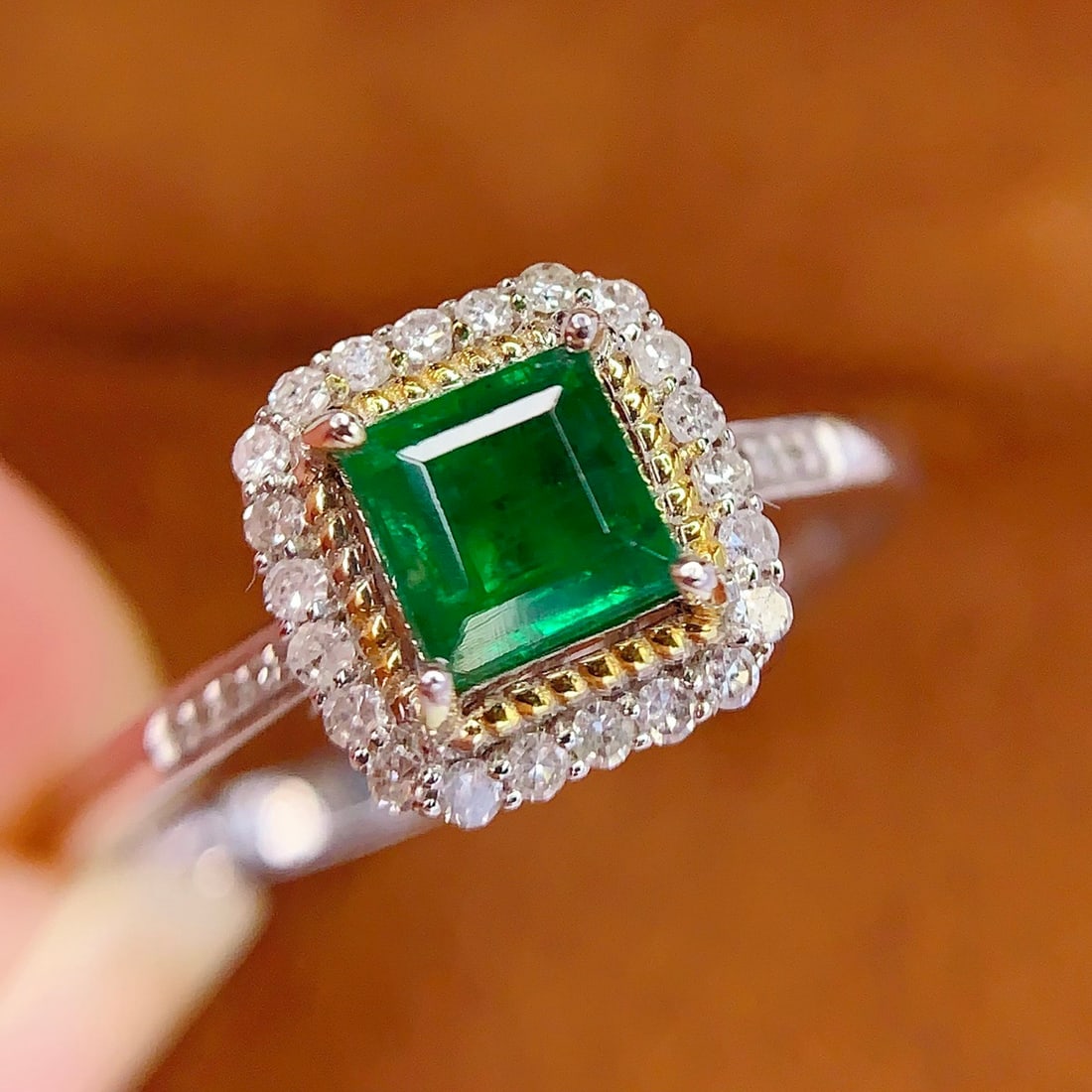 14k Gold 1.2 Ct Vivid Green Natural Emerald & Diamond Ring - 5