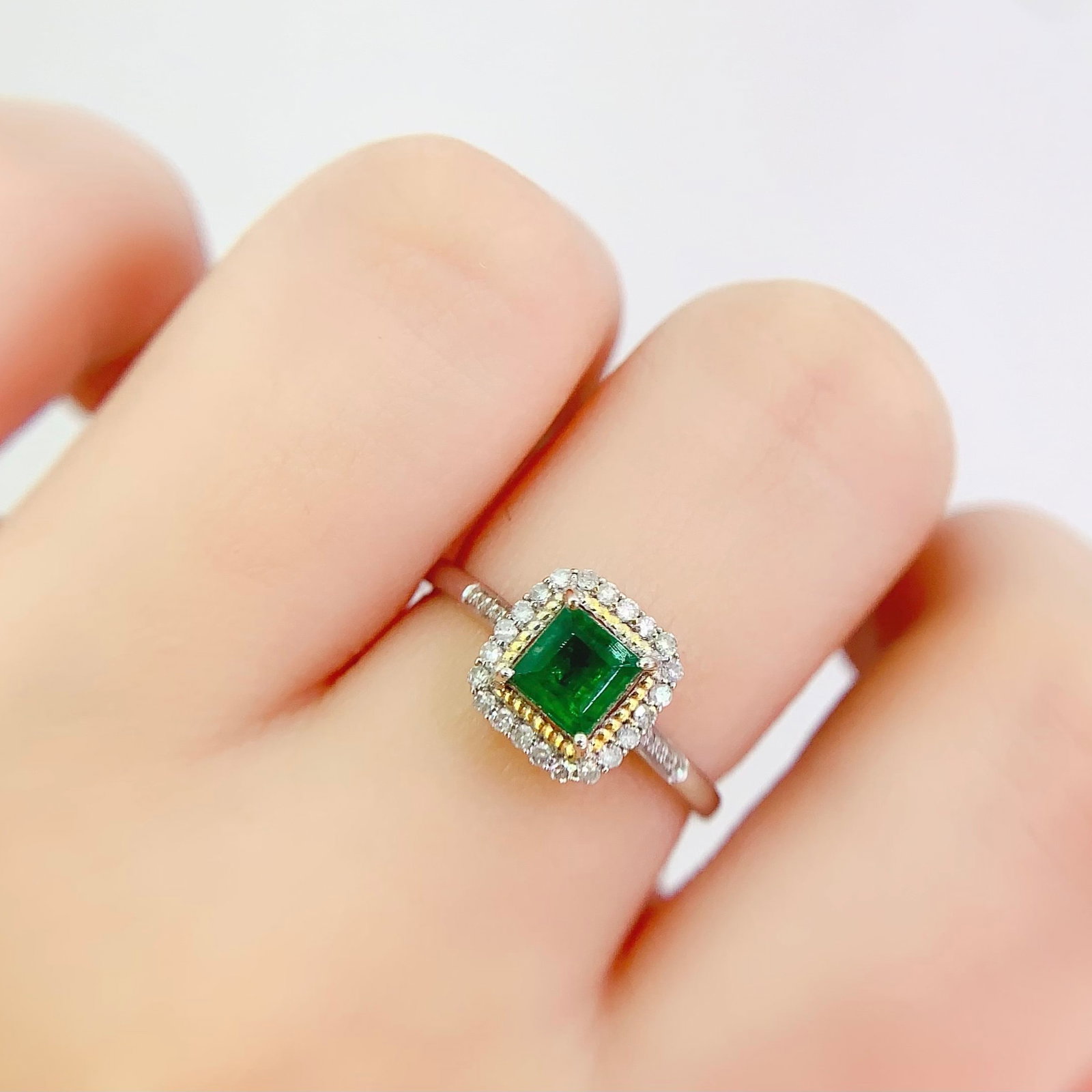 14k Gold 1.2 Ct Vivid Green Natural Emerald & Diamond Ring - 6