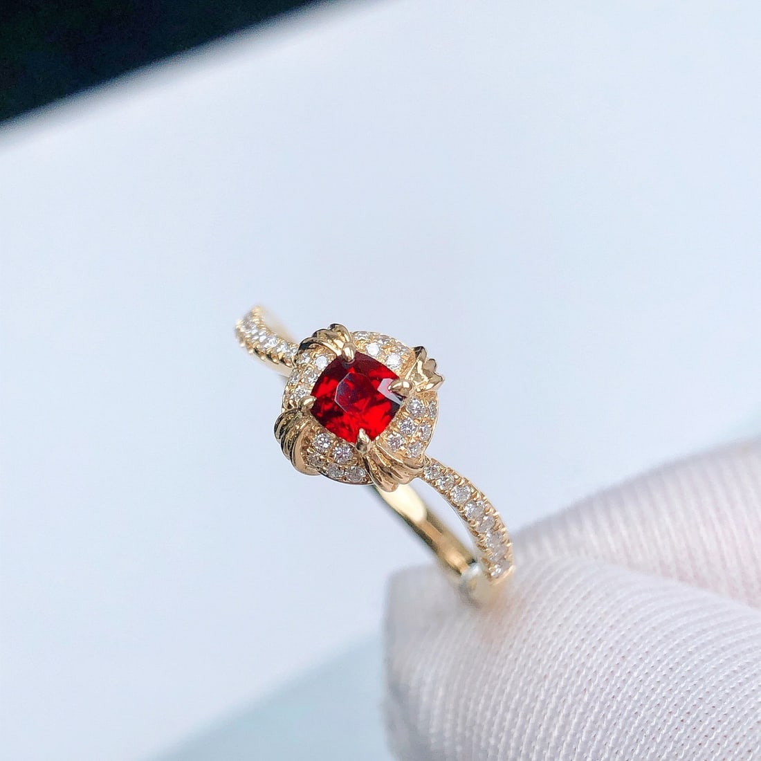 14k Gold 0.45 Ctw Natural Ruby & Diamond Ring - 8