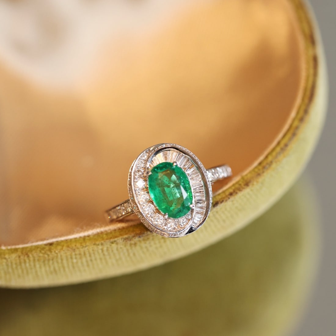 14k Gold 1.90 Ctw Vivid Green Natural Emerald & Diamond Ring - 4