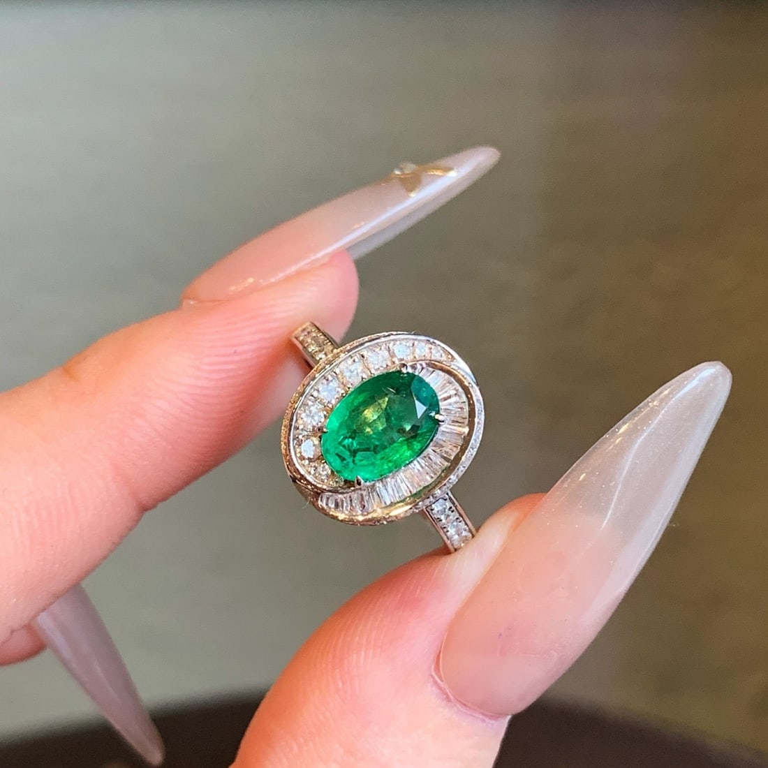 14k Gold 1.90 Ctw Vivid Green Natural Emerald & Diamond Ring - 6