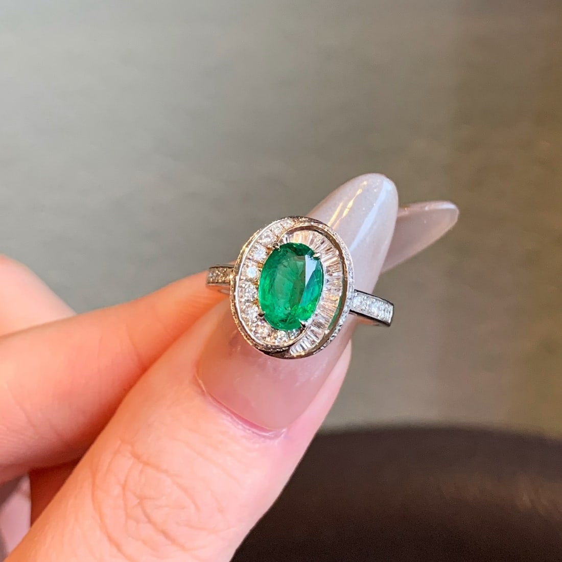 14k Gold 1.90 Ctw Vivid Green Natural Emerald & Diamond Ring - 7