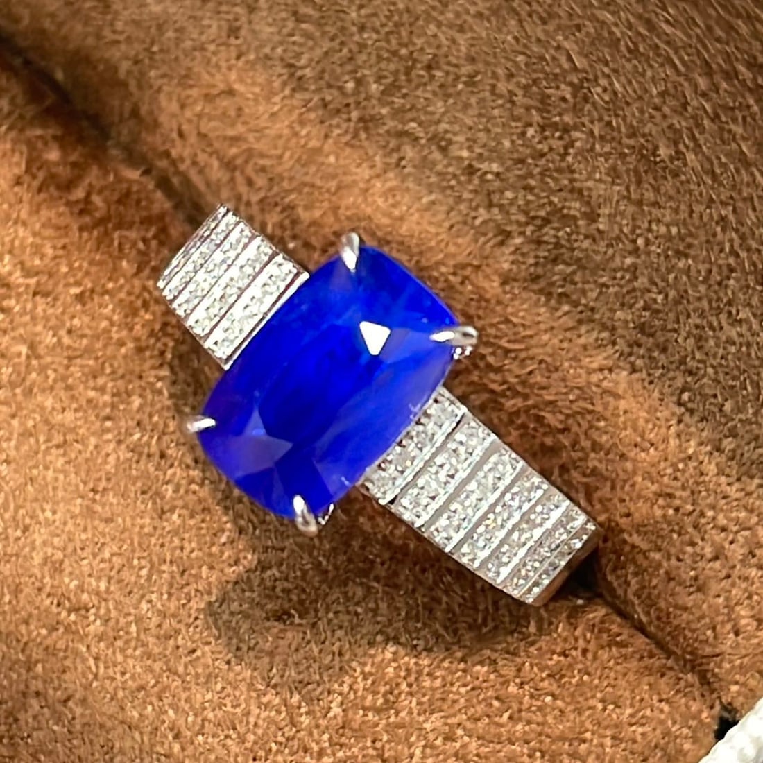 14k Gold 3 Ct Natural Sapphire & Diamond Ring - 2