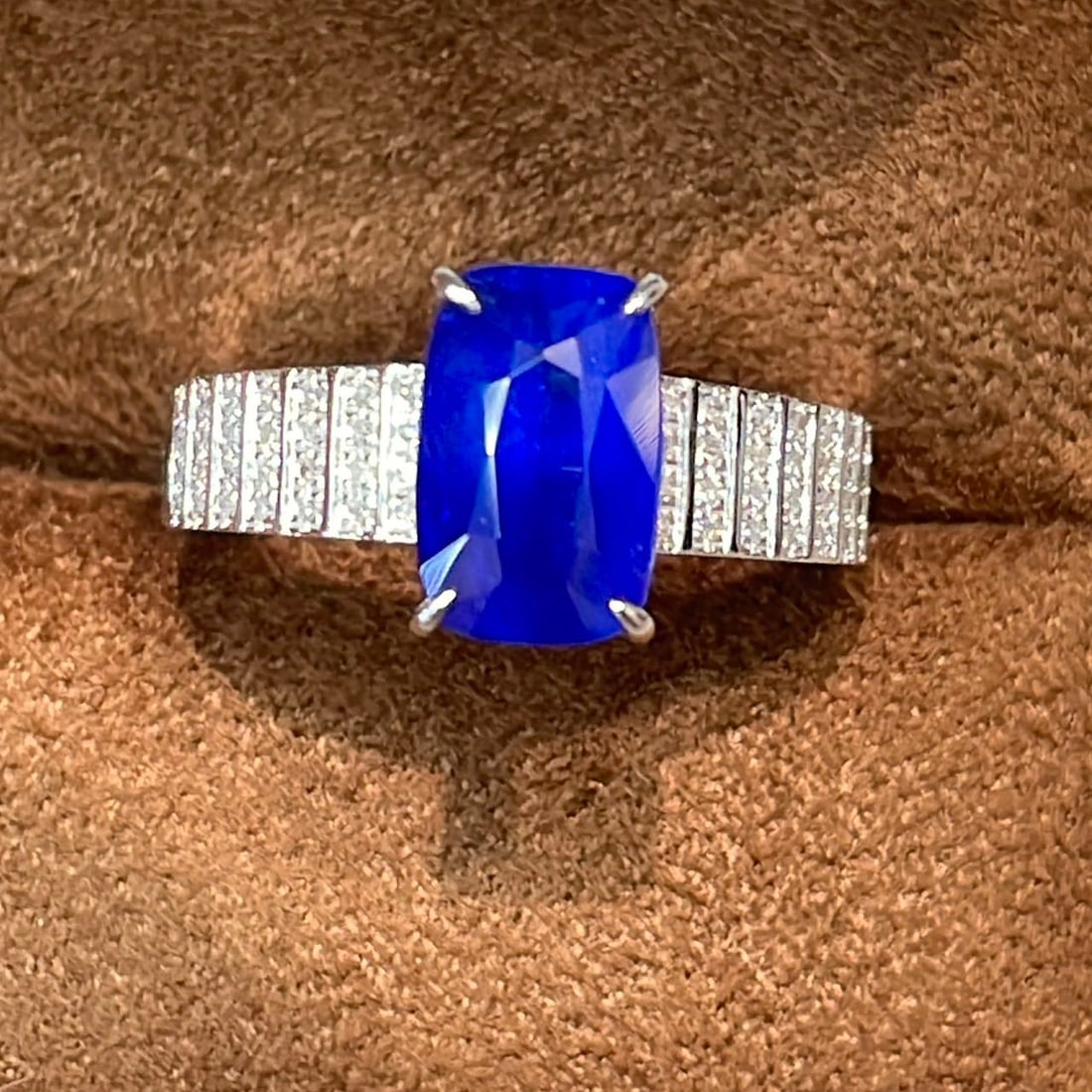 14k Gold 3 Ct Natural Sapphire & Diamond Ring - 3