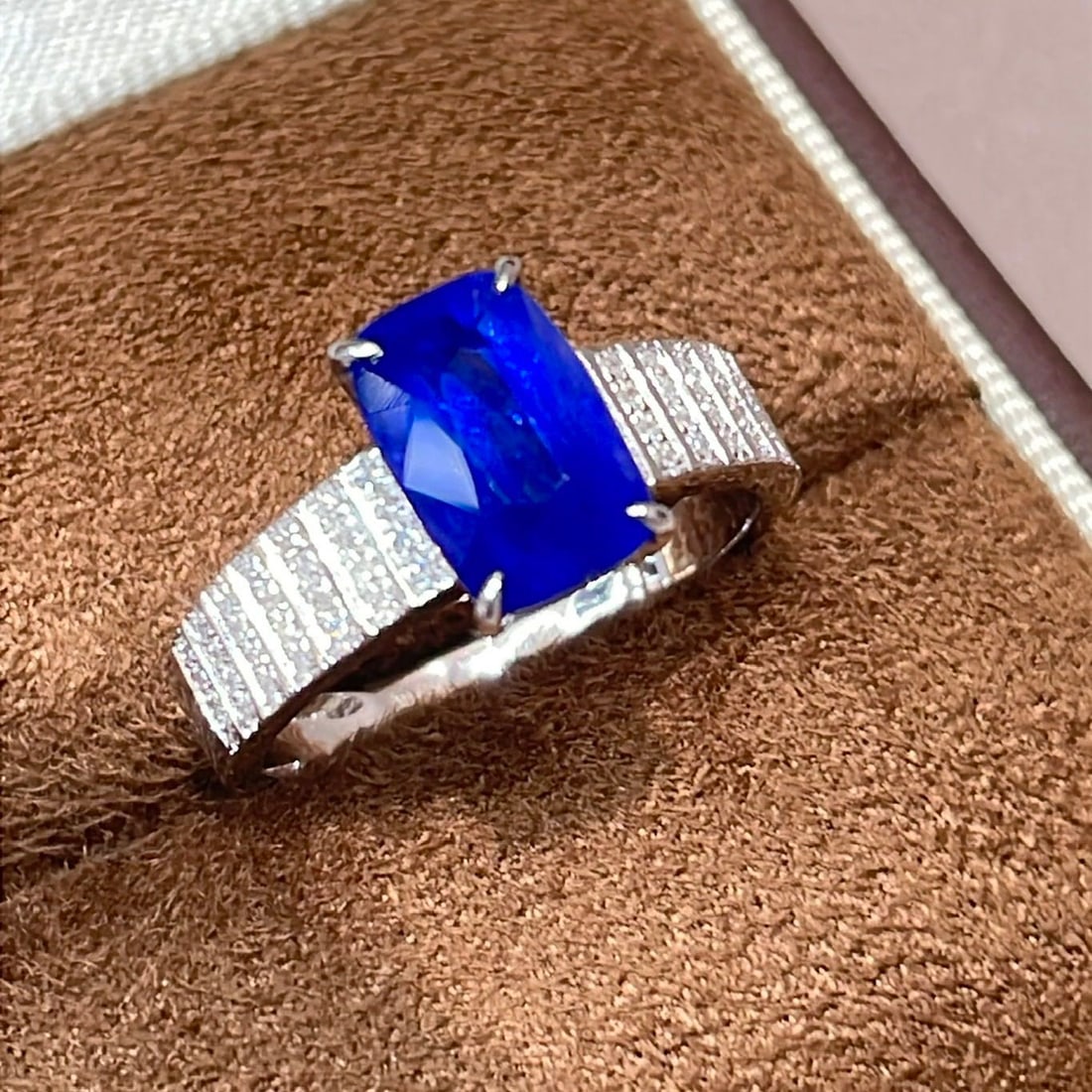 14k Gold 3 Ct Natural Sapphire & Diamond Ring - 4