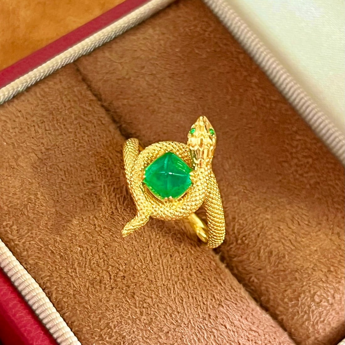 14k Gold 1.02 Ct Vivid Green Natural Emerald & Diamond Ring - 2