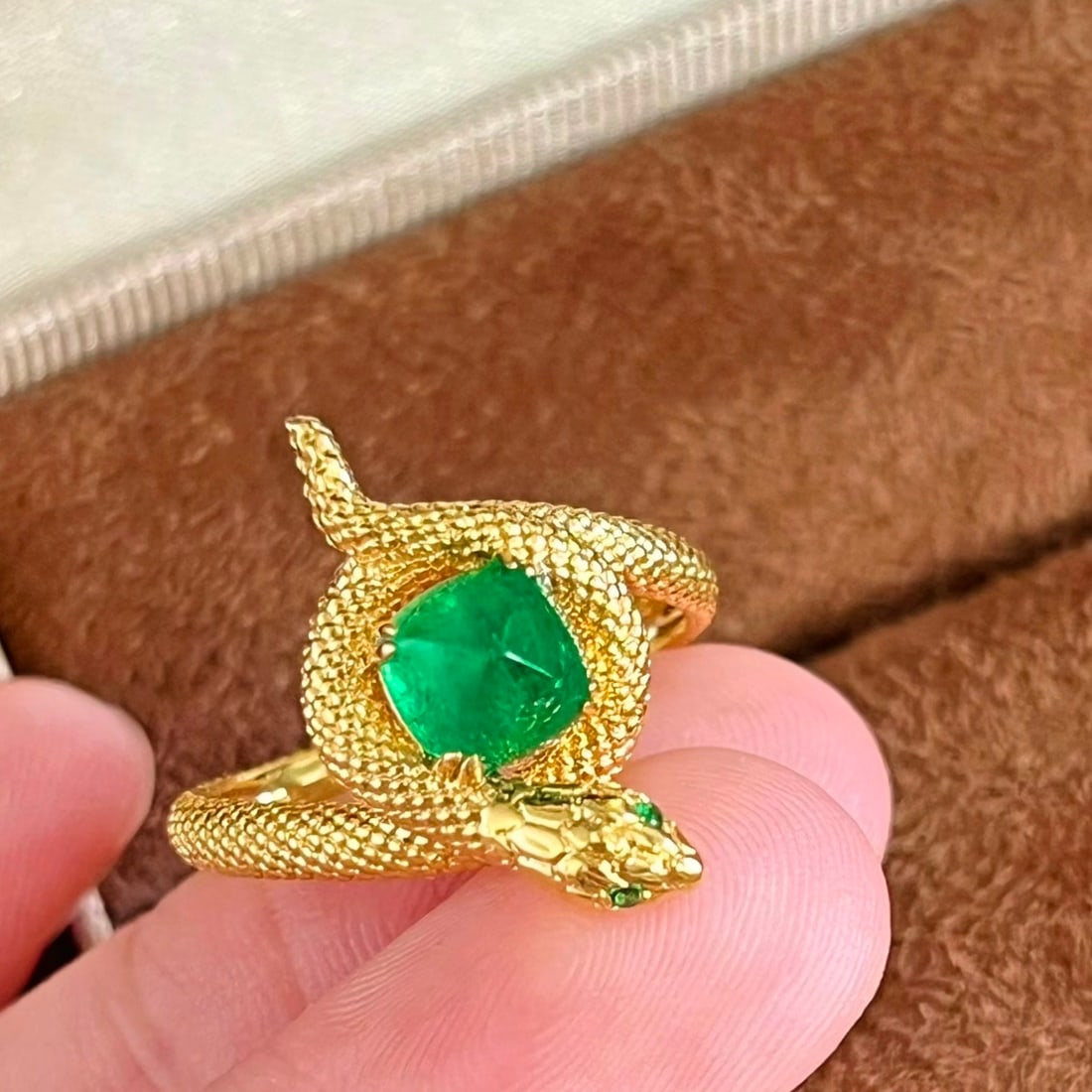 14k Gold 1.02 Ct Vivid Green Natural Emerald & Diamond Ring - 3