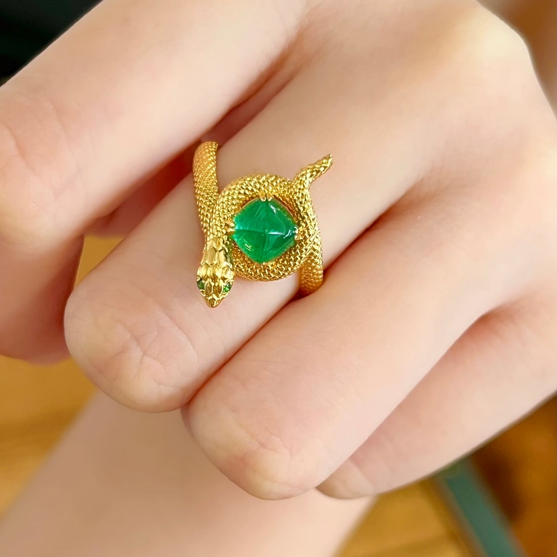 14k Gold 1.02 Ct Vivid Green Natural Emerald & Diamond Ring - 5