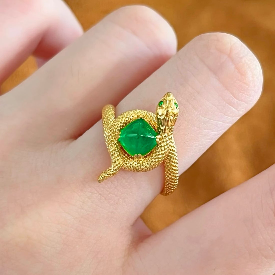 14k Gold 1.02 Ct Vivid Green Natural Emerald & Diamond Ring - 6