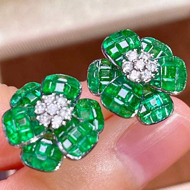 14k Gold 3.3 Ct Vivid Green Natural Emerald & Diamond & Flowers Earrings - 4