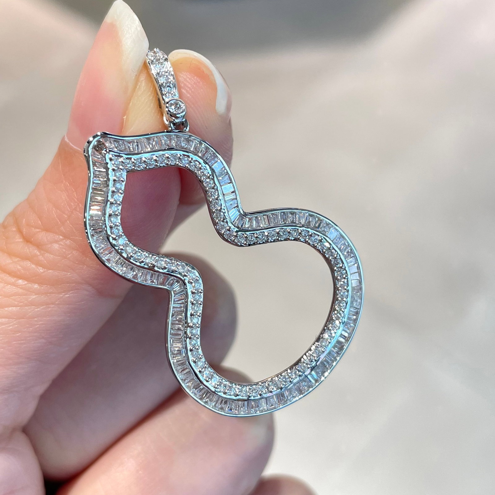 14k Gold 1 Ct Natural H Diamond Pendant( Without Chain ): Ref:231096378 // gold content:14k gold // main gemstone:diamond // shape:multiple // carat weight:1ct // clarity grade:vs-si // color:h // treatment:natural // Low Estimate: 4600 Condition: New High
