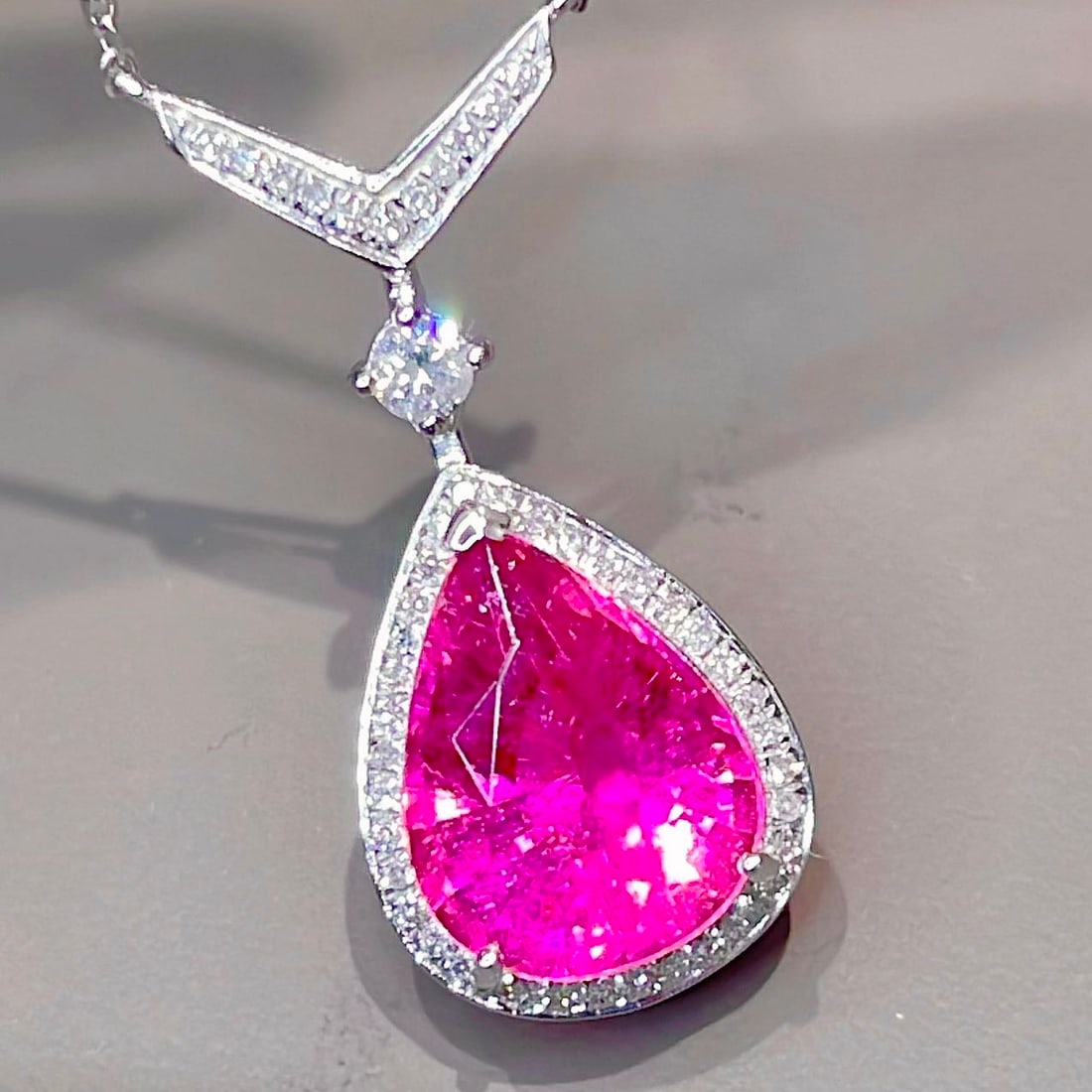 14k Gold 3 Ct Natural Tourmaline & Diamond Necklace: Ref:231096387 // gold content:14k gold // main gemstone:tourmaline // shape:pear // carat weight:3ct // color:red // treatment:natural // // adjacent gemstone 2 : diamond // shape:round // clarity