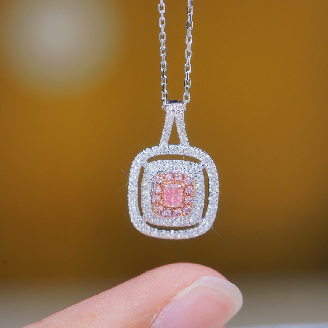 14k Gold 0.4 Ct Natural Color Diamond Necklace: Ref:231096393 // gold content:14k gold // main gemstone:diamond // shape:multiple // carat weight:0. 4ct // clarity grade:vs-si // color:color // treatment:natural // Low Estimate: 2600 High