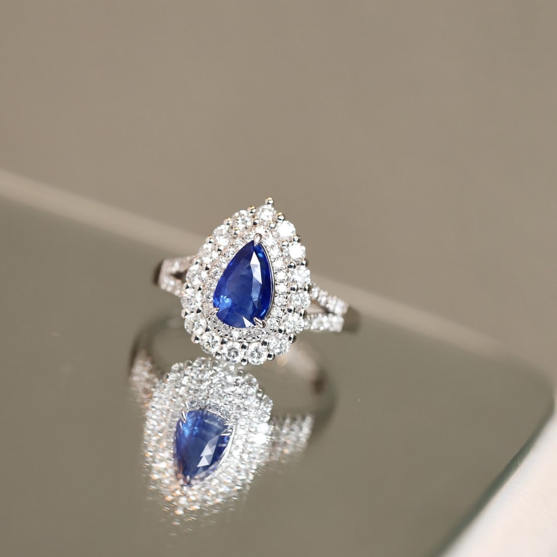 14k Gold 2.42 Ctw Natural Sapphire & Diamond Ring: Ref:231096394 // gold content:14k gold // ring size:7. 25us // // main gemstone:sapphire // shape:pear // carat weight:1. 53ct // color:blue // treatment:natural // // adjacent gemstone 2 : diamond //