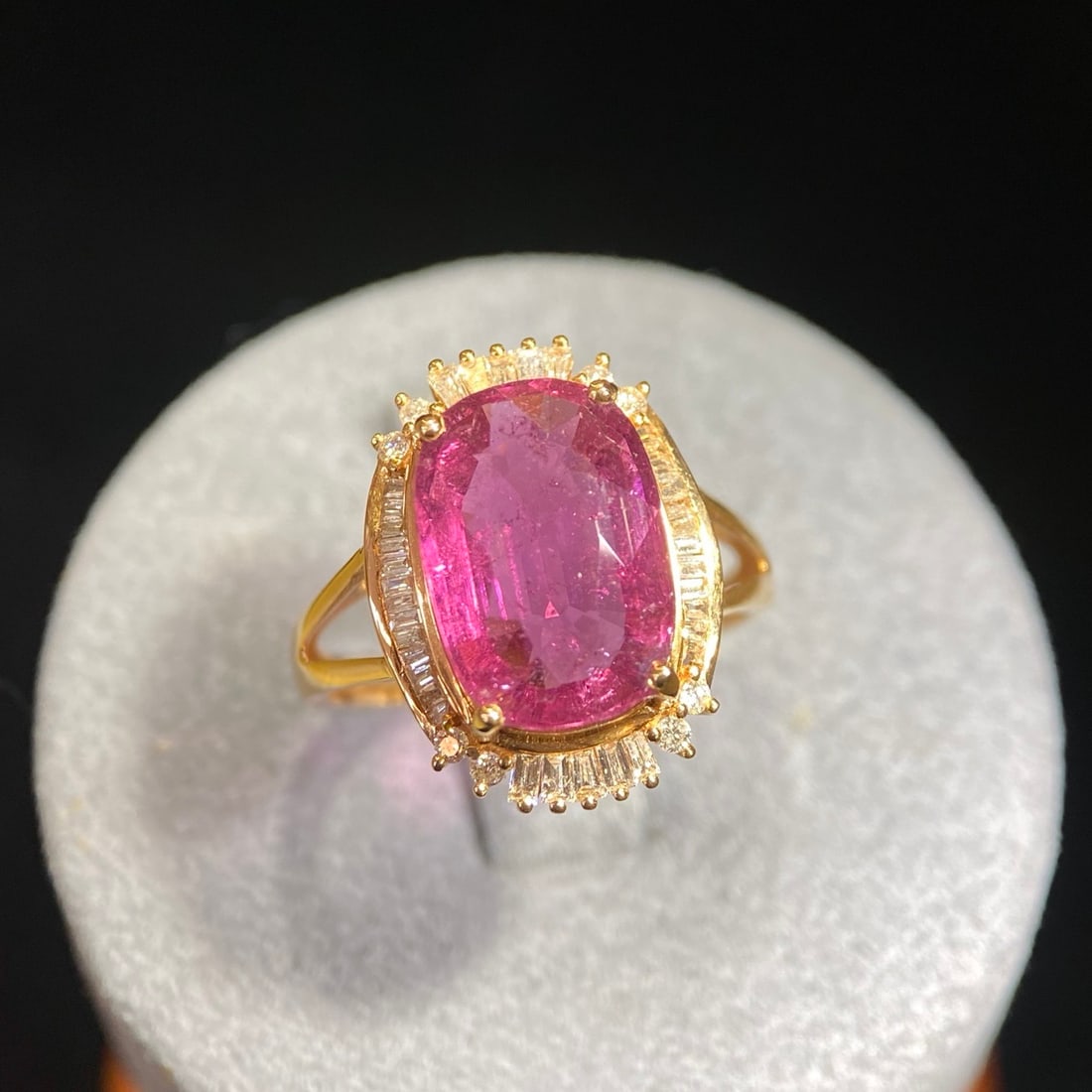 14k Gold 4.5 Ct Natural Tourmaline & Diamond Ring: Ref:231096408 // gold content:14k gold // ring size:7. 25us // // main gemstone:tourmaline // shape:cushion // carat weight:4. 5ct // color:red // treatment:natural // // adjacent gemstone 2 : diamond