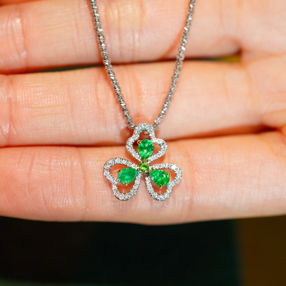 14k Gold 0.4 Ct Natural Emerald & Diamond Pendant( Without Chain ): Ref:231096416 // gold content:14k gold // main gemstone:emerald // shape:pear // carat weight:0. 4ct // color:green // treatment:natural // // adjacent gemstone 2 : diamond // shape:round // clarity