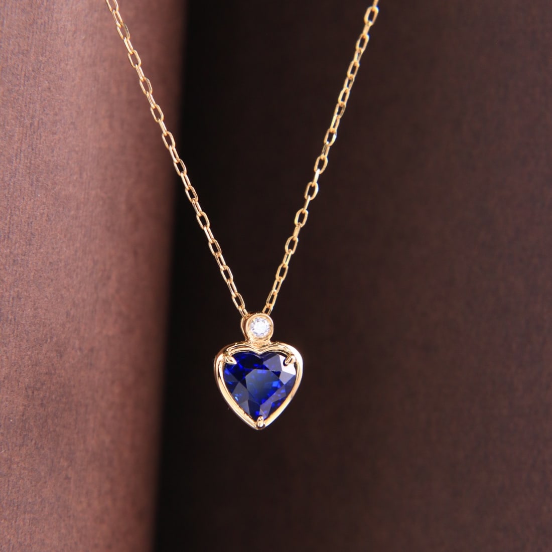 14k Gold 0.55 Ct Natural Sapphire & Diamond Necklace: Ref:231096417 // gold content:14k gold // main gemstone:sapphire // shape:heart // carat weight:0. 55ct // color:royal blue // treatment:natural // // adjacent gemstone 2 : diamond // shape:round //