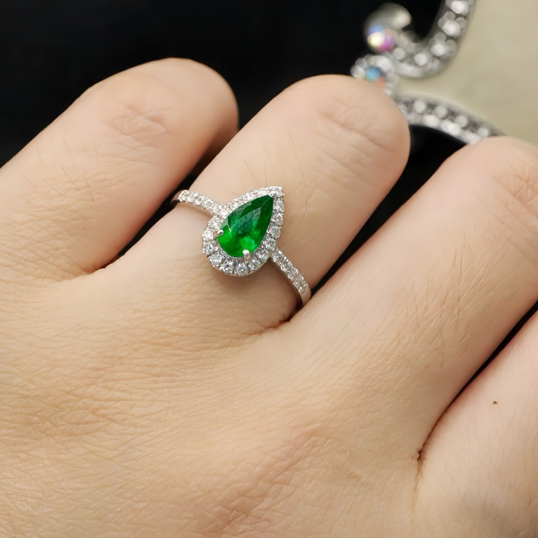 14k Gold 0.85 Ctw Vivid Green Natural Emerald & Diamond Ring - 5