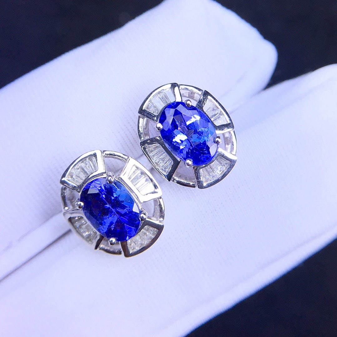 14k Gold 2.5 Ct Natural Tanzanite & Diamond Earrings: Ref:231096420 // gold content:14k gold // main gemstone:tanzanite // shape:oval // carat weight:2. 5ct // color:blue // treatment:natural // // adjacent gemstone 2 : diamond // shape:baguette //