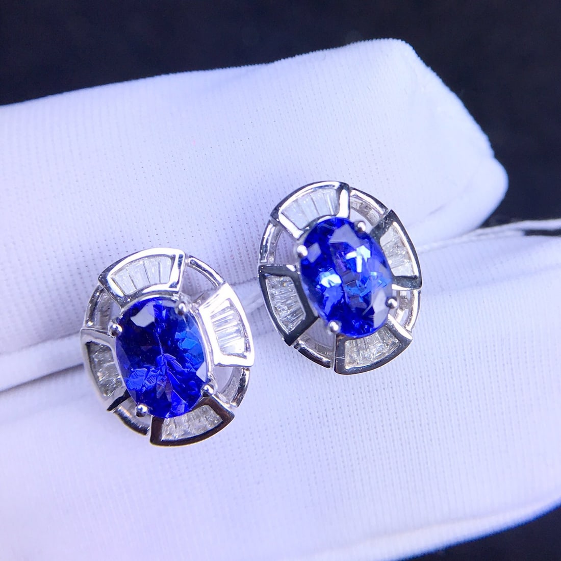 14k Gold 2.5 Ct Natural Tanzanite & Diamond Earrings - 2