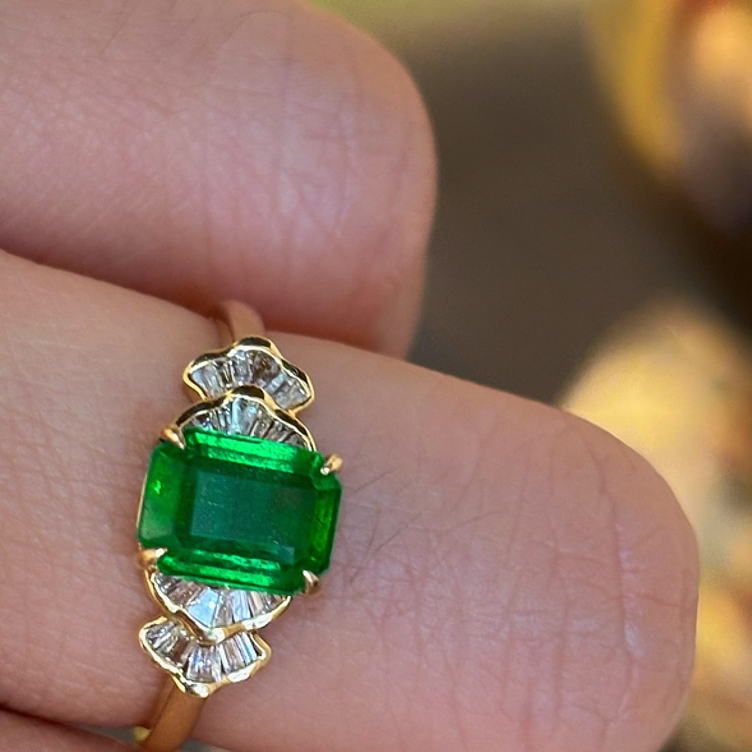 14k Gold 1.31 Ct Vivid Green Natural Emerald & Diamond Ring - 3