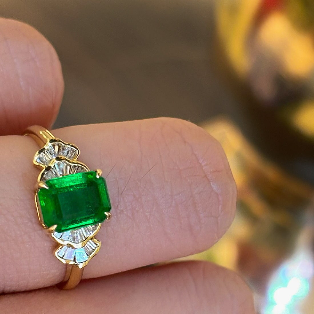 14k Gold 1.31 Ct Vivid Green Natural Emerald & Diamond Ring - 4