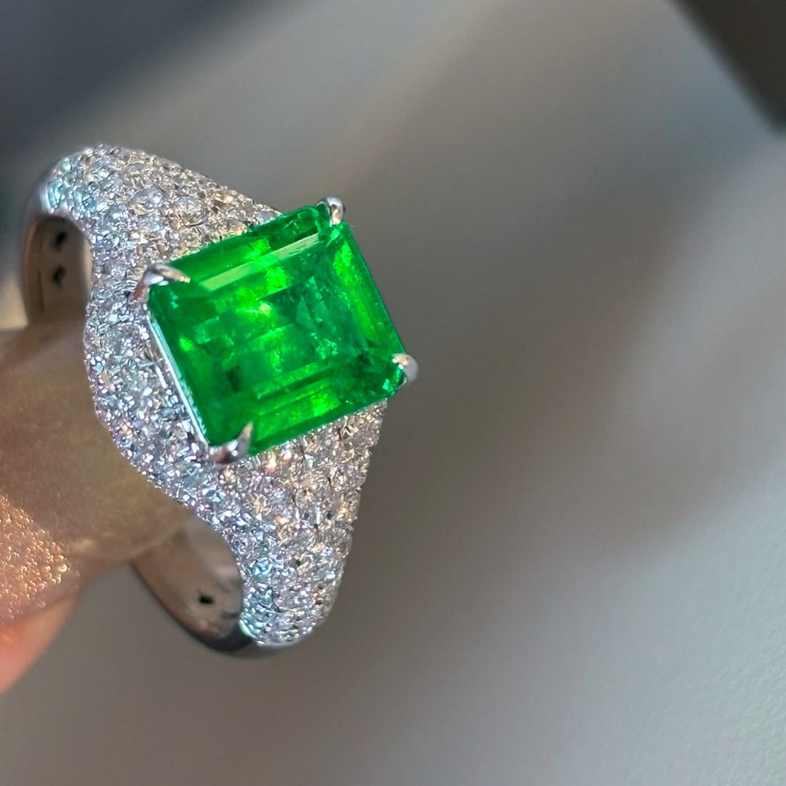 14k Gold 2.12 Ct Vivid Green Natural Emerald & Diamond Ring - 2
