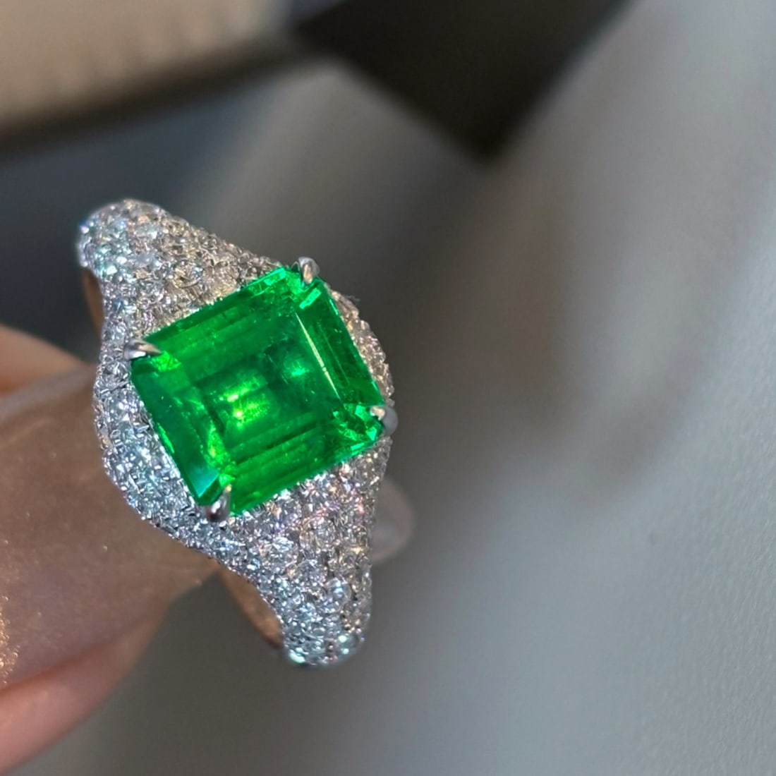 14k Gold 2.12 Ct Vivid Green Natural Emerald & Diamond Ring - 3
